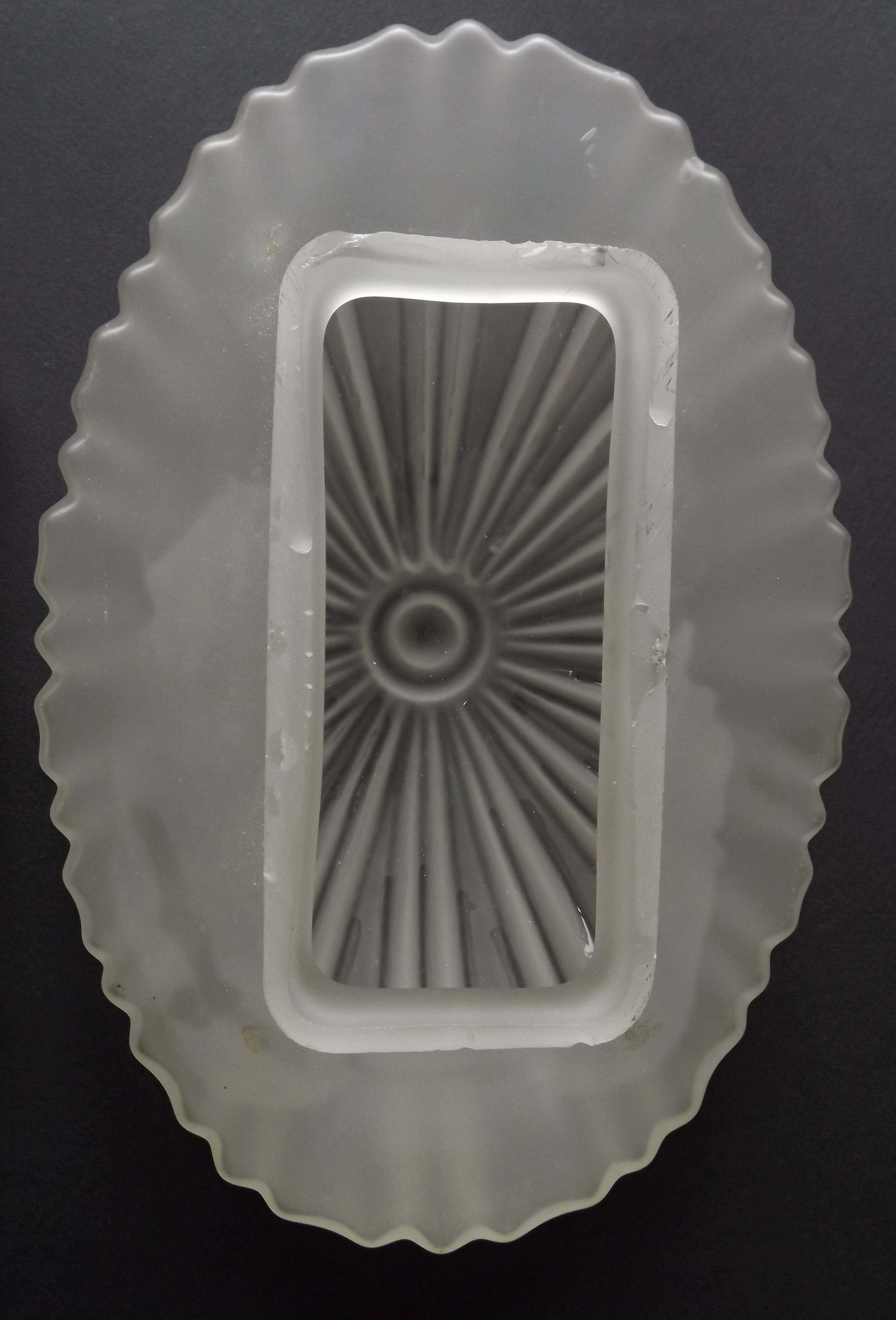 Applique murale en verre blanc opaque de style Art déco, France années 1970