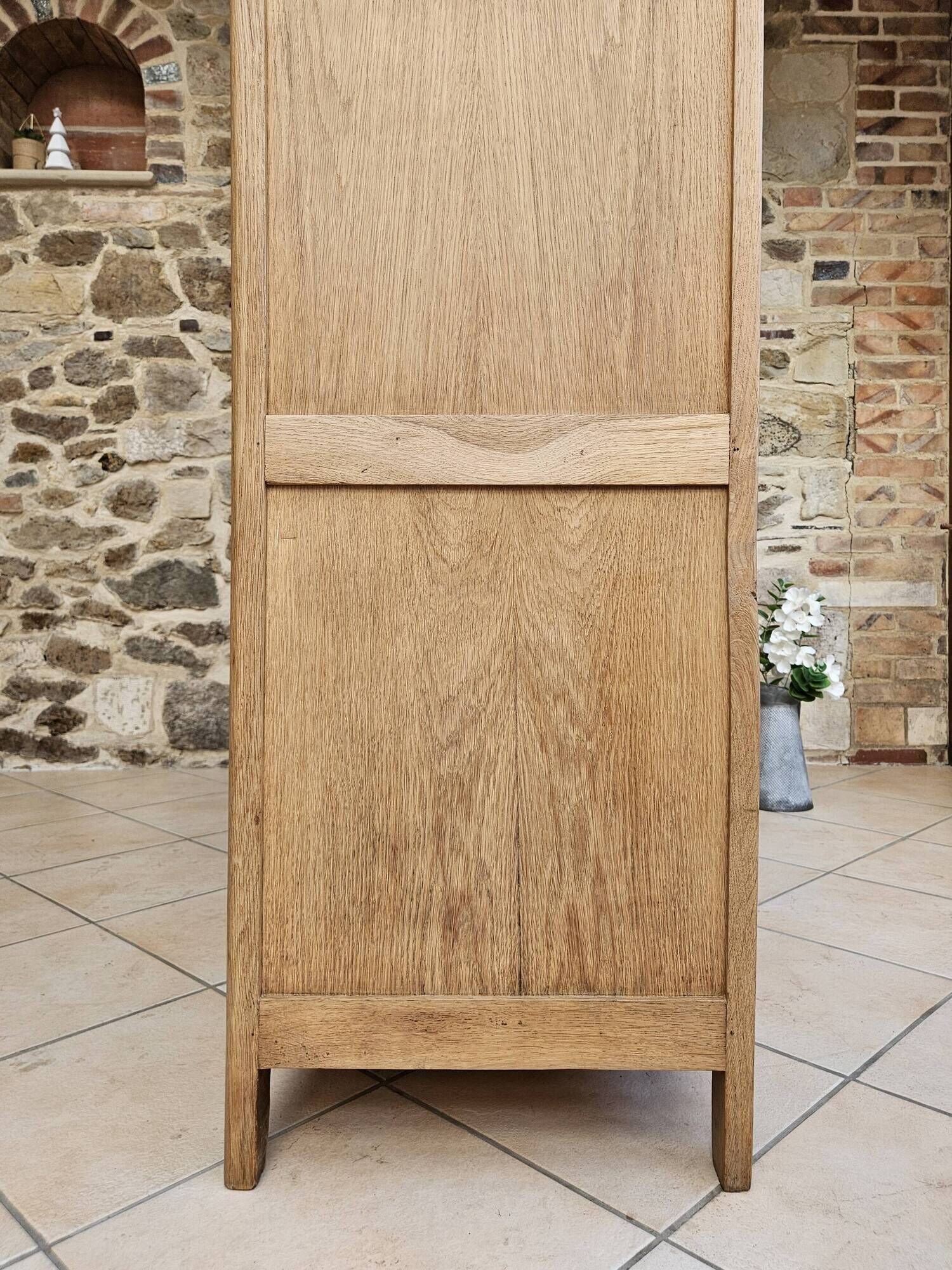 Parisian display cabinet