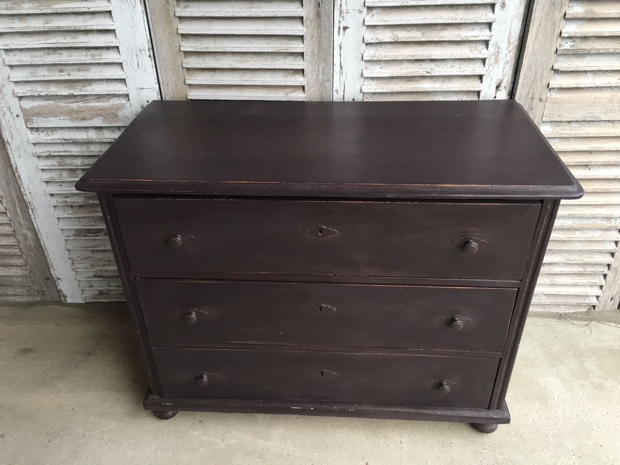 chest of drawers