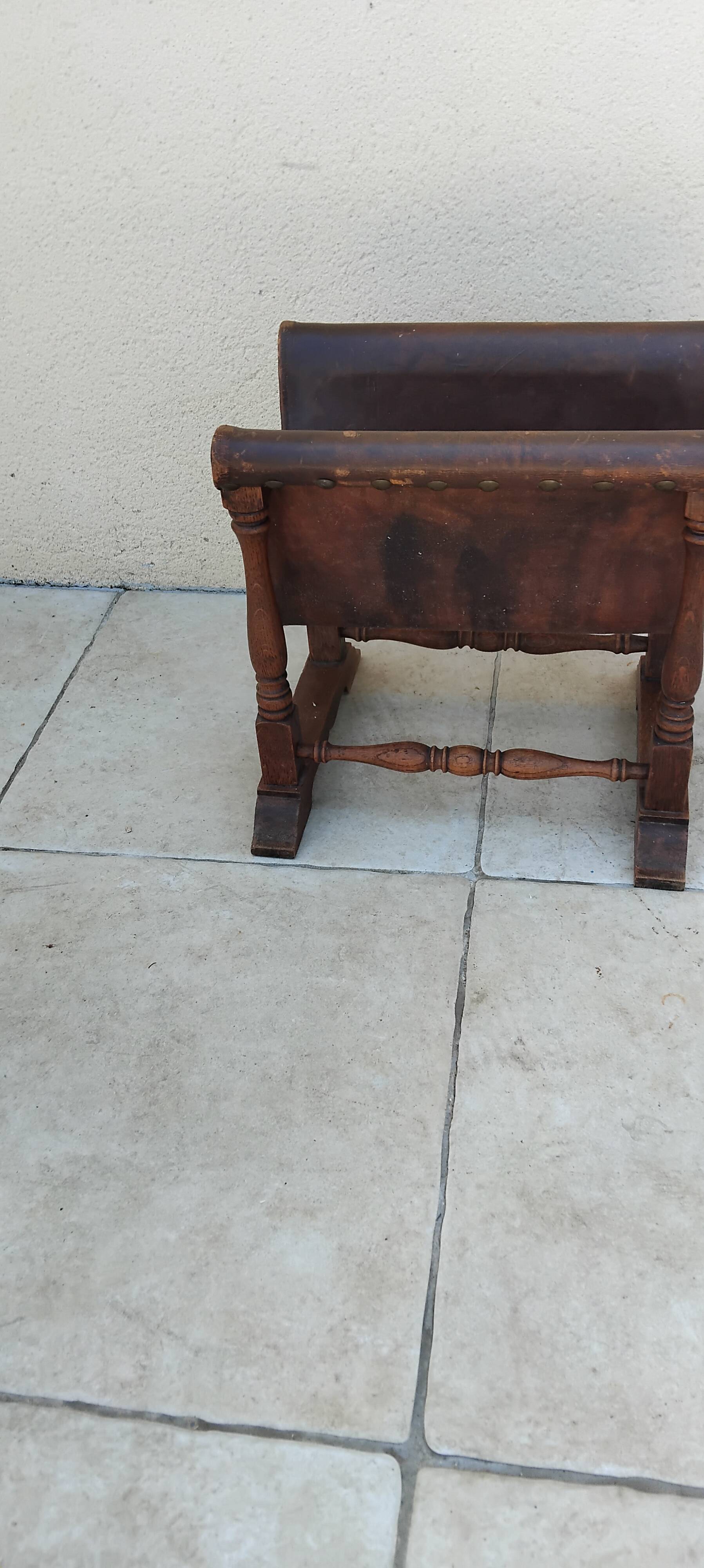 Vintage magazine rack in oak and antique leather
