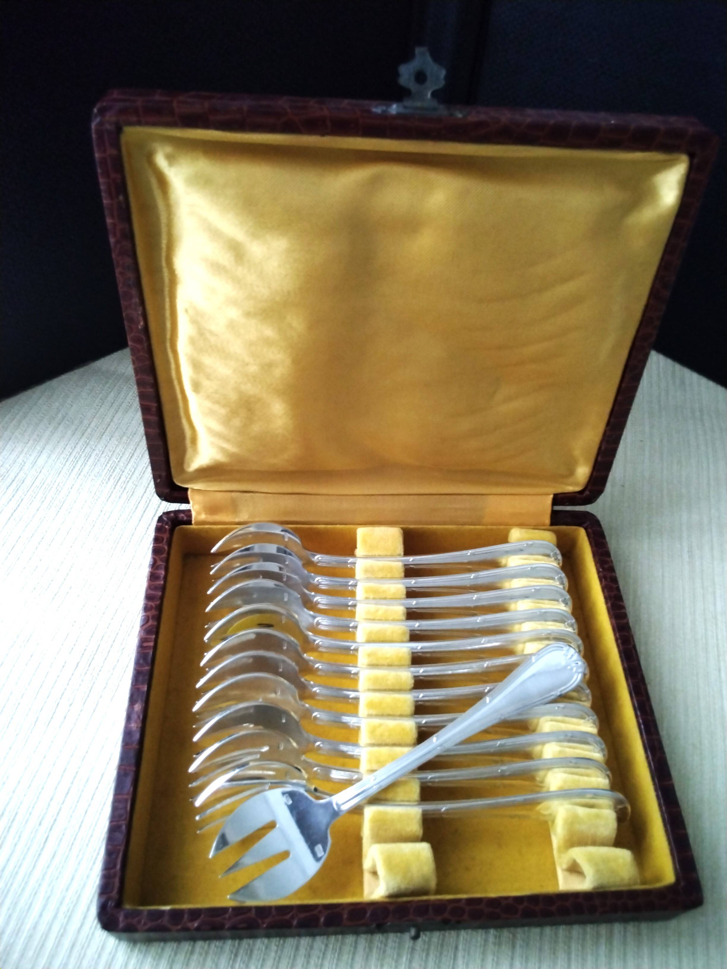 Set of 12 silver-plated oyster forks "Crossed Ribbons"