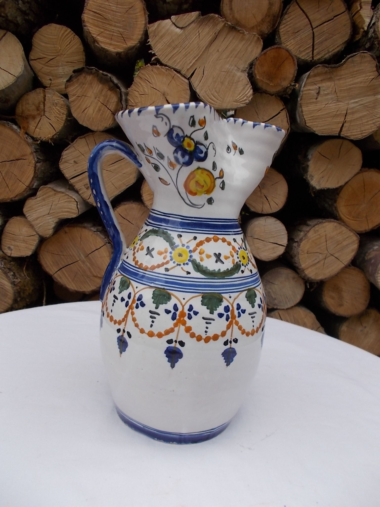 Pichet en faïence décoré