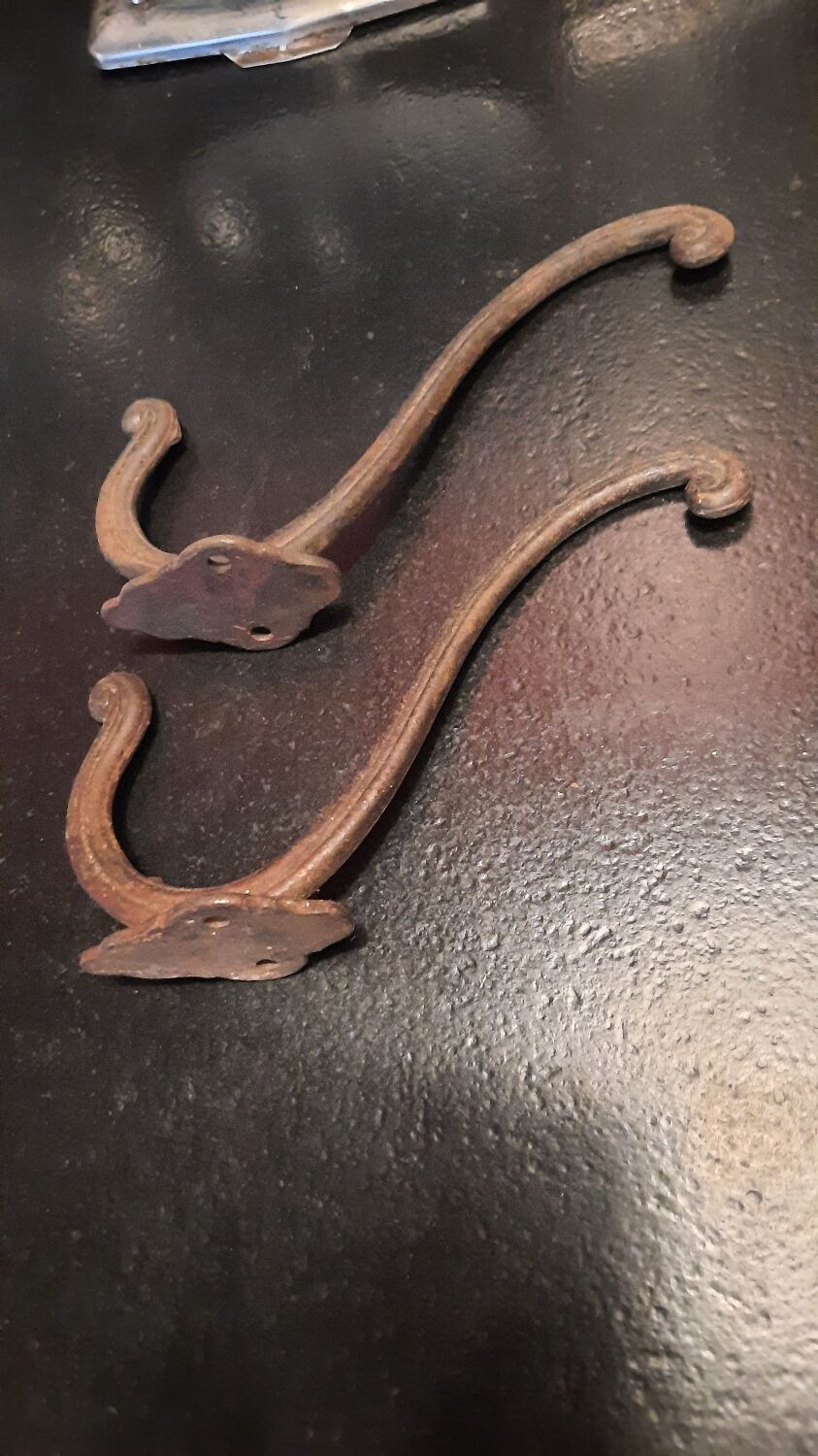 Set of 2 metal hooks