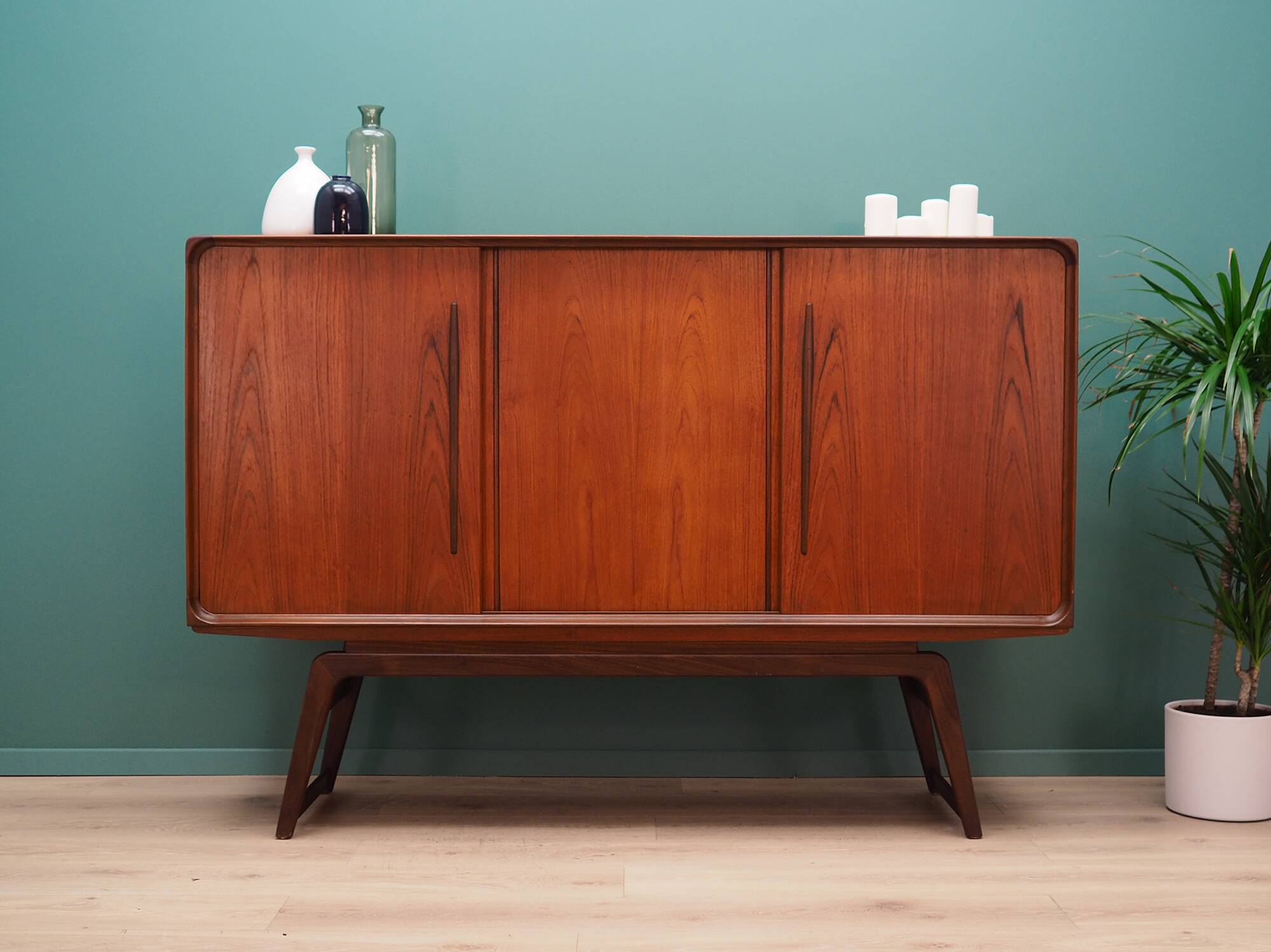 Buffet haut en teck, design danois, années 1960