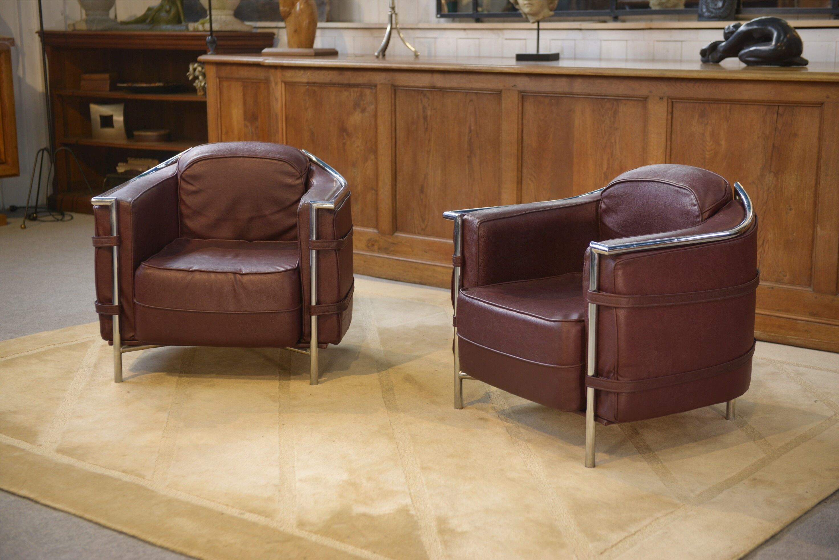 Paire de fauteuils dans le goût de Le Corbusier 1970’s