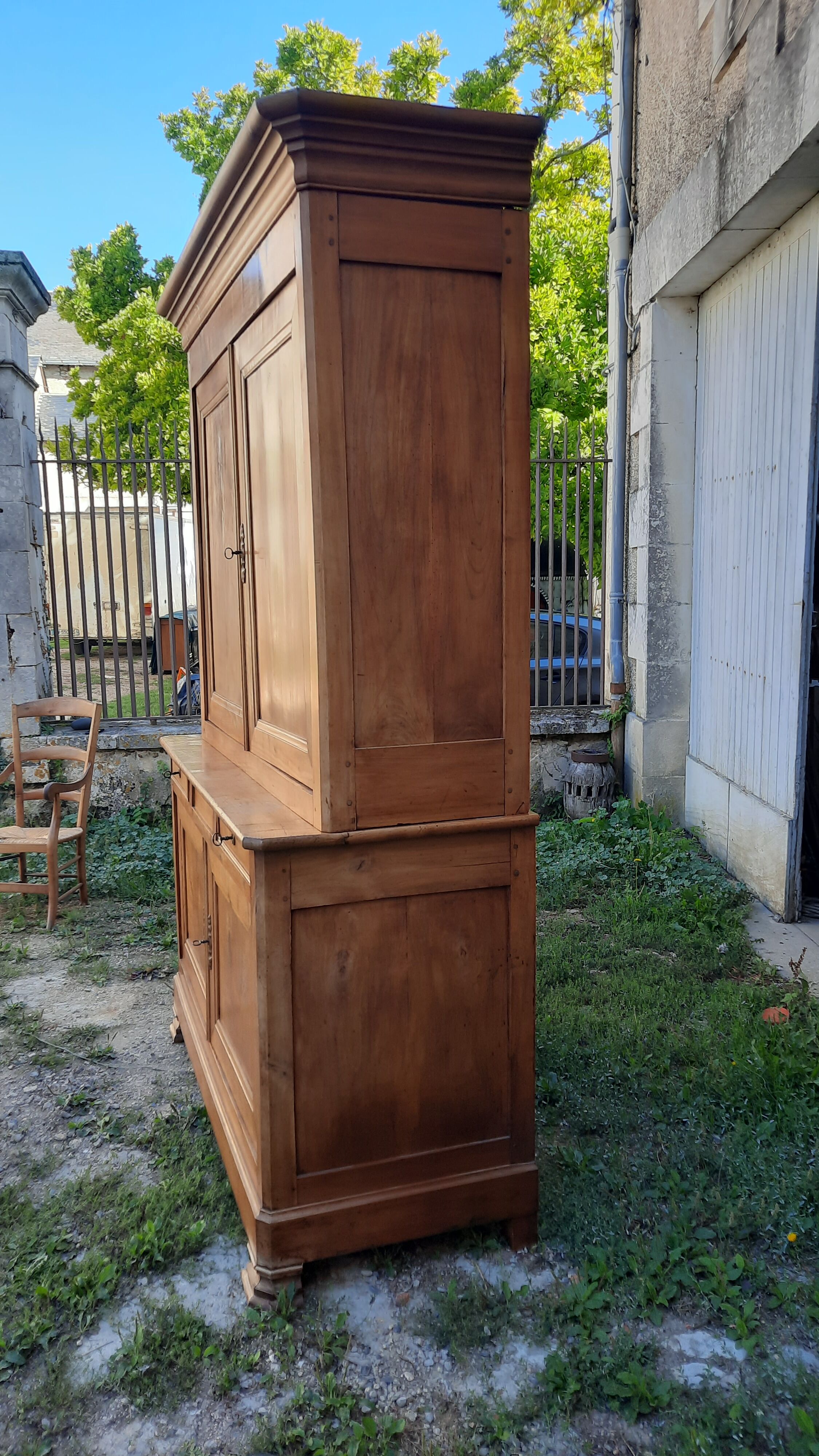 Louis Philippe dresser