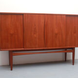 1960s sidebaord / highboard in teak with sliding doors