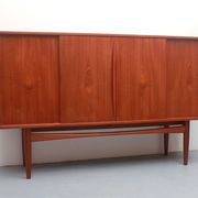 1960s sidebaord / highboard in teak with sliding doors