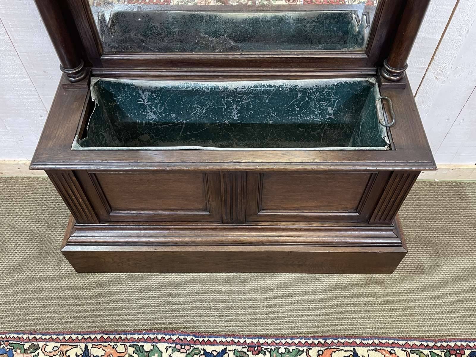 Vestiaire en chêne de la fin XIXème avec sa jardinière