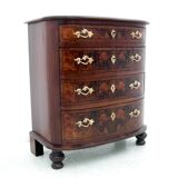 Commode antique, Europe du Nord, vers 1900.