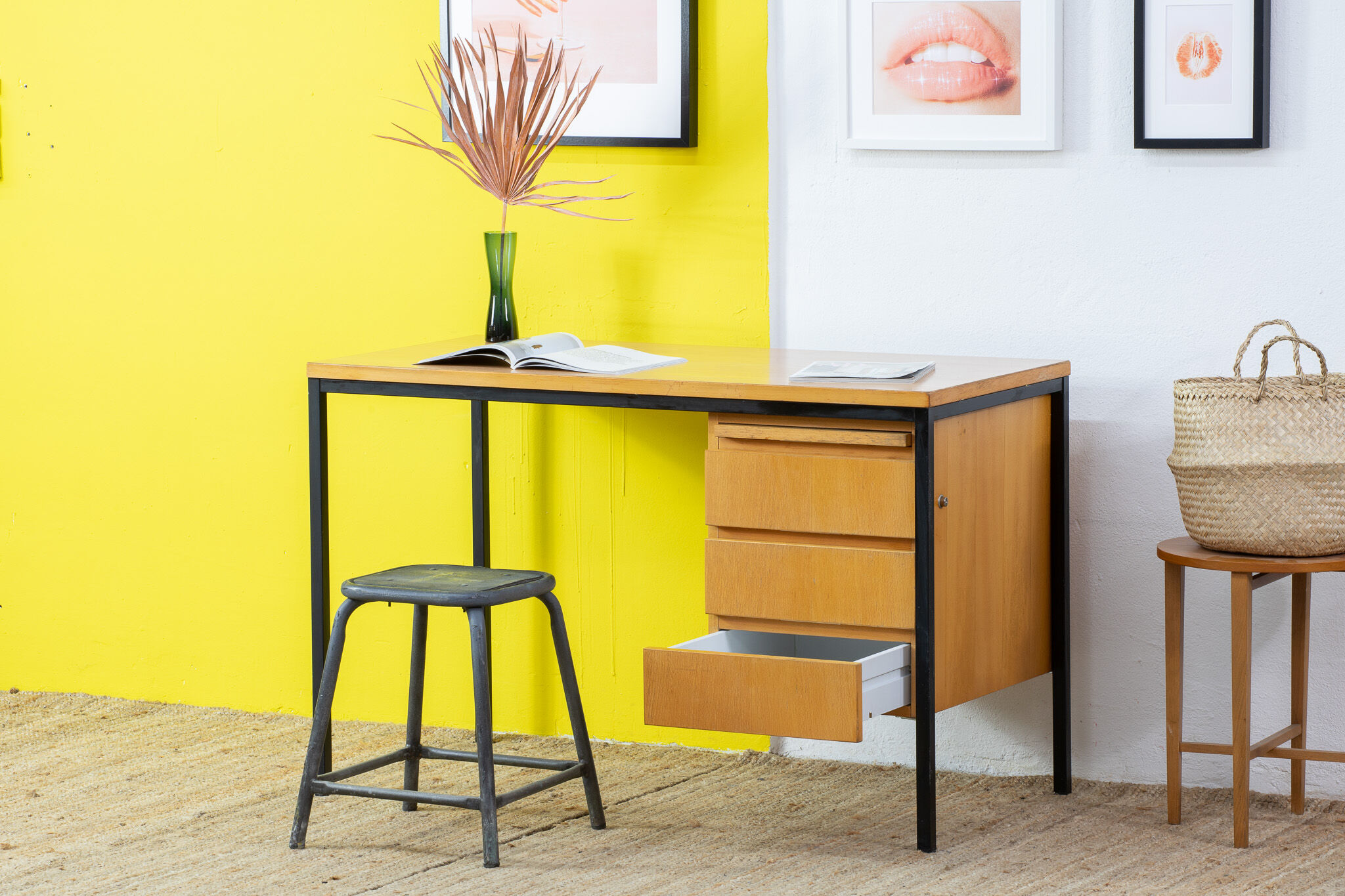 Bureau scandinave vintage – 120.5 cm