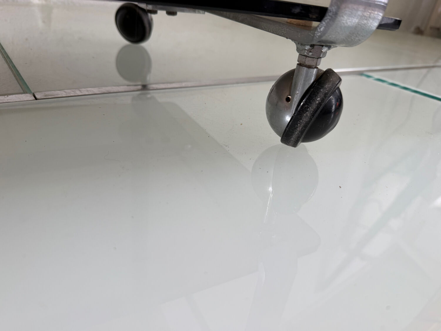 Metal dessert table