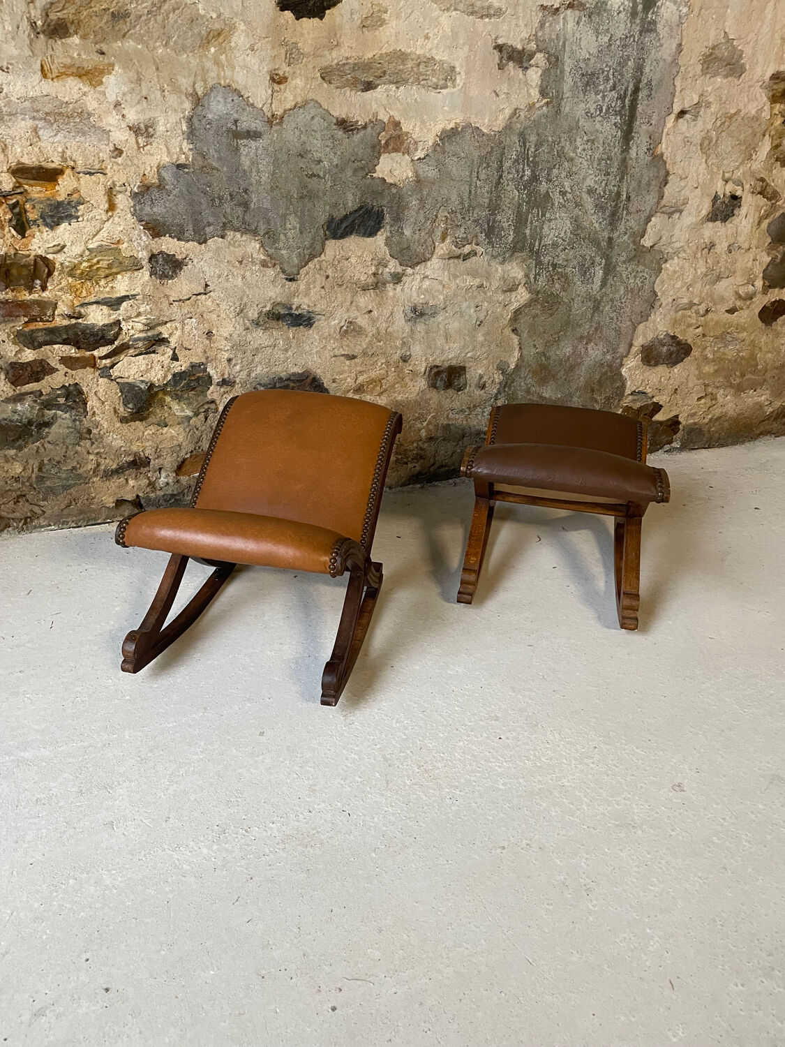 Set of 2 wooden and studded leather footrests