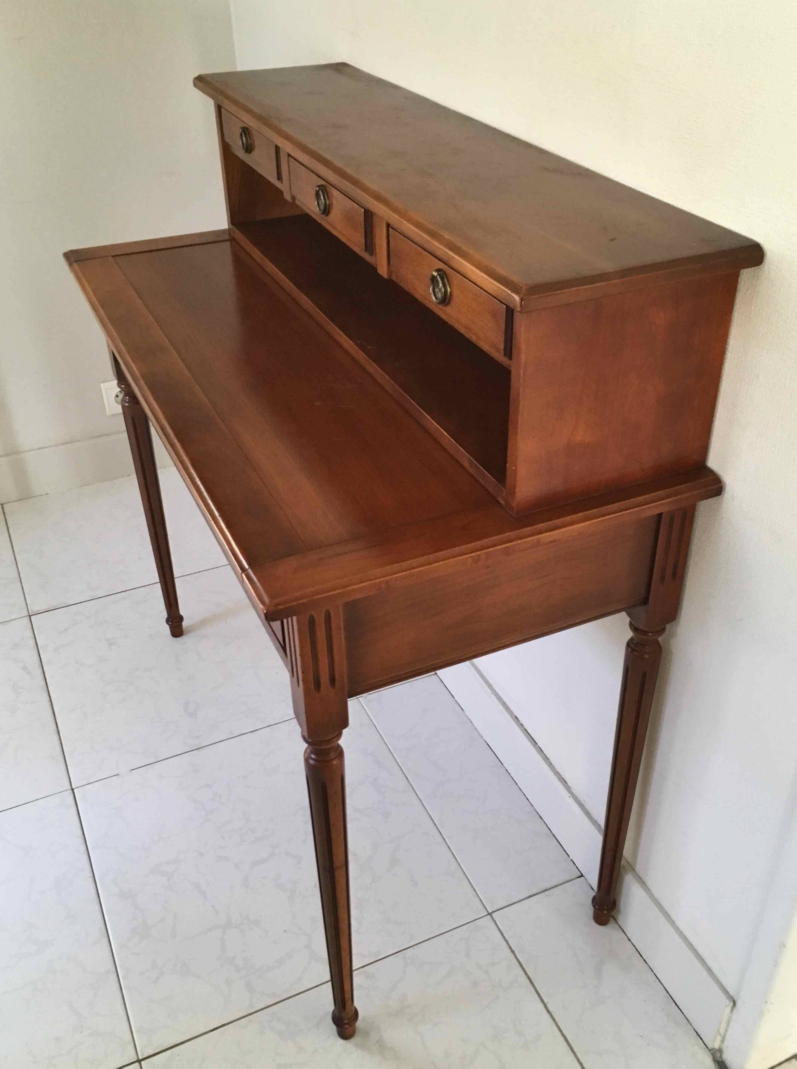 Petit bureau à gradin en merisier 1970