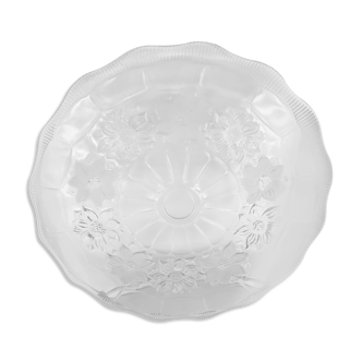 Cake dish decorated with flowers in relief