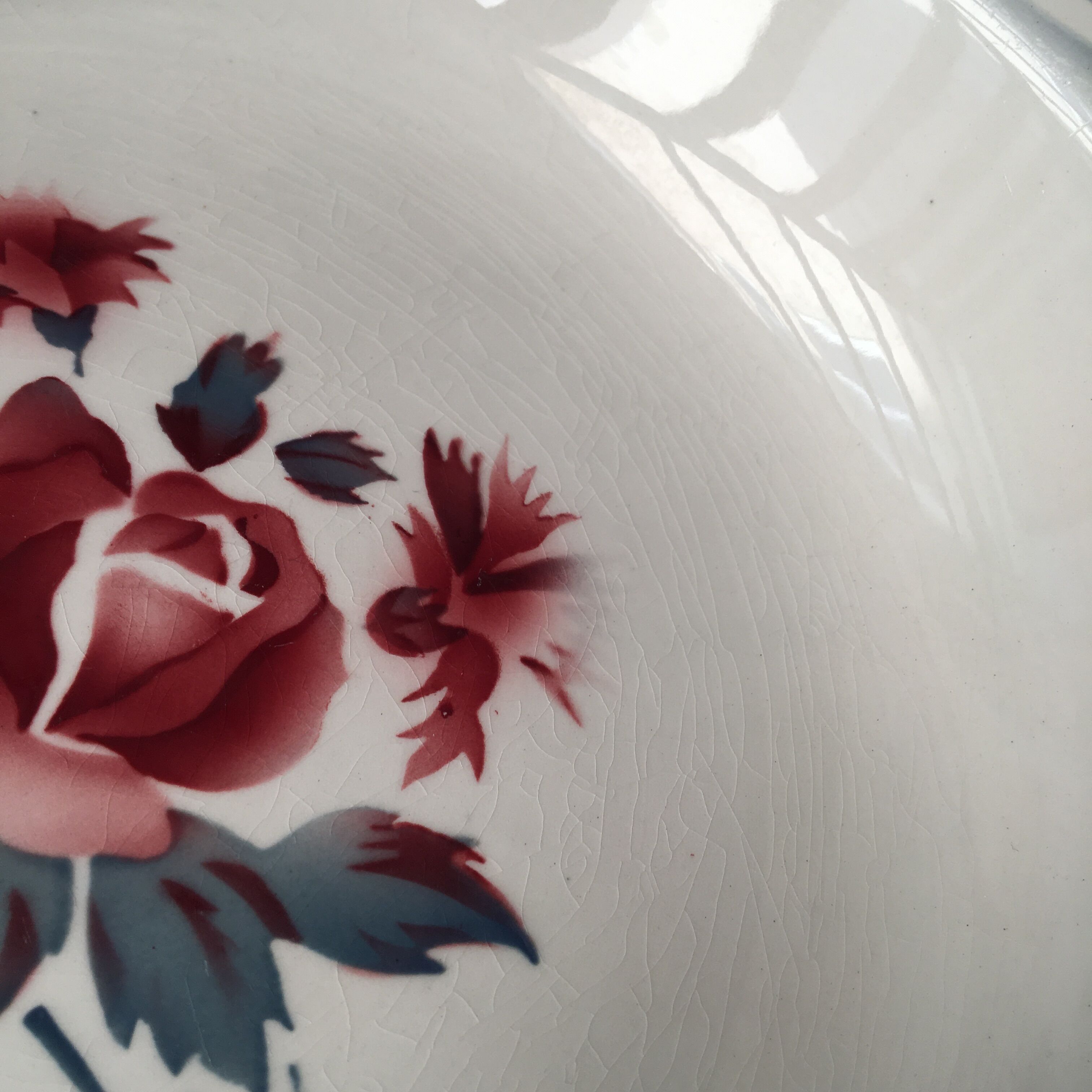 hollow round dish Nina Rosa Digoin Sarreguemines