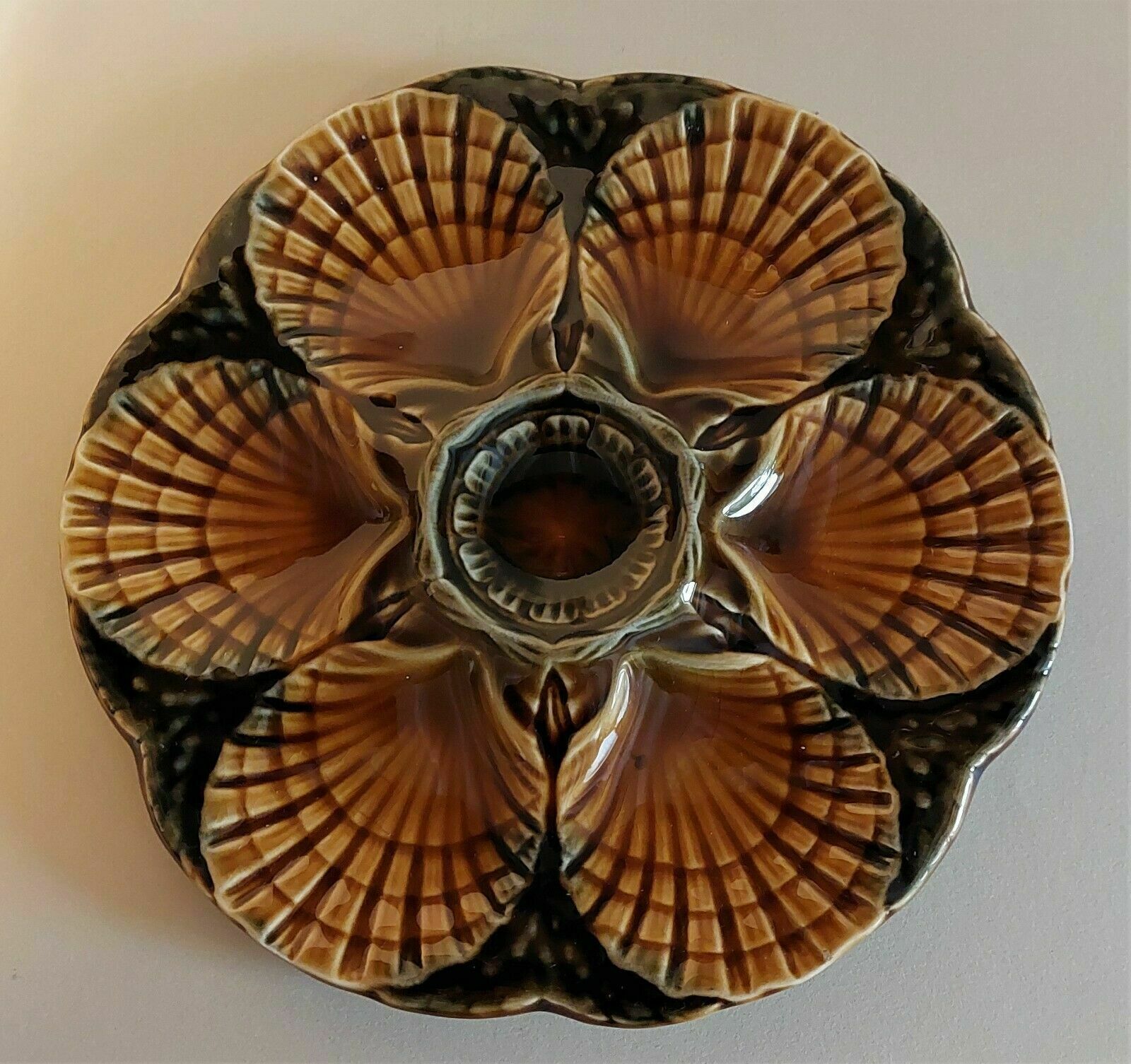 Sarreguemines earthenware oyster plate