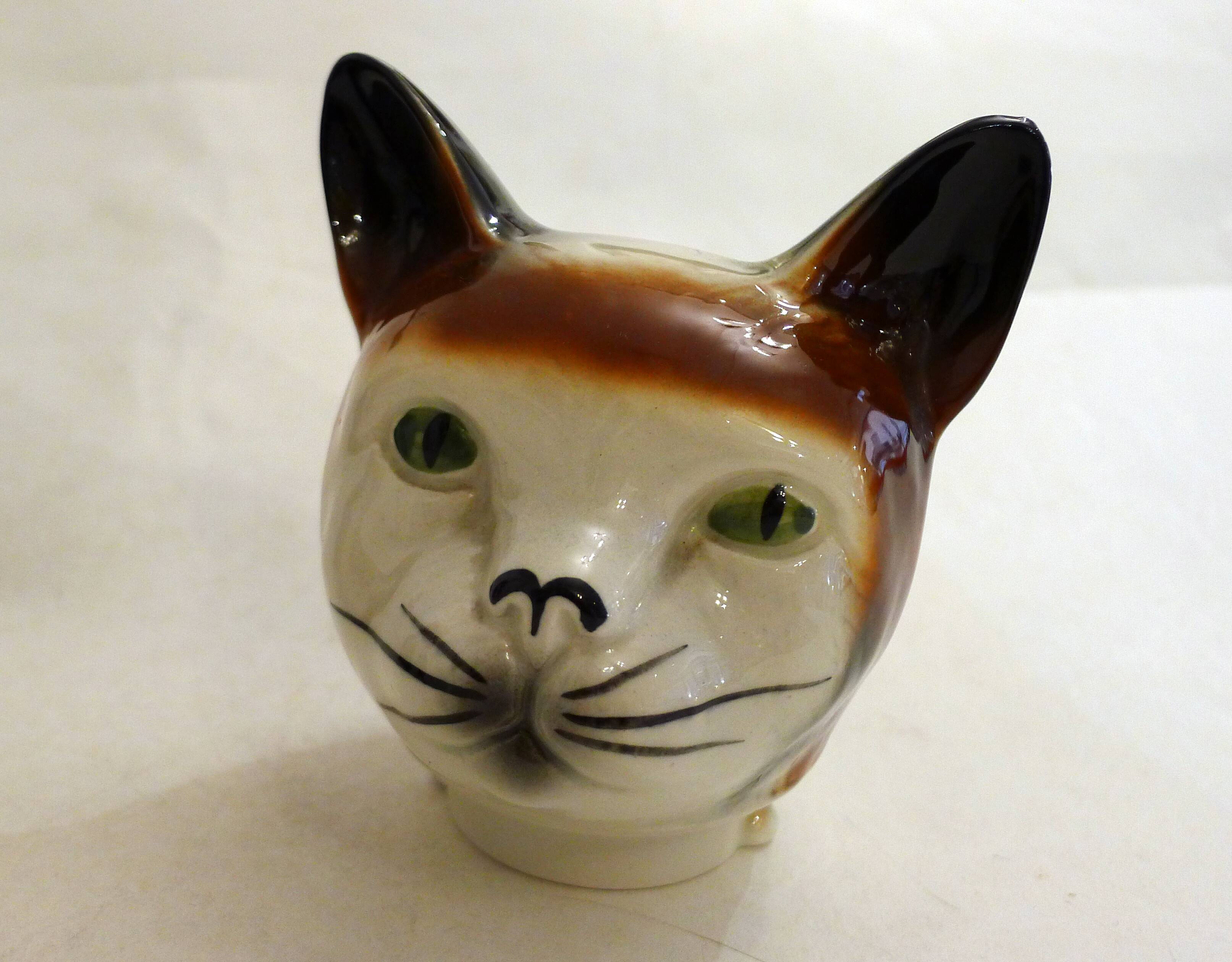 Large zoomorphic cat teapot, in vintage English earthenware.