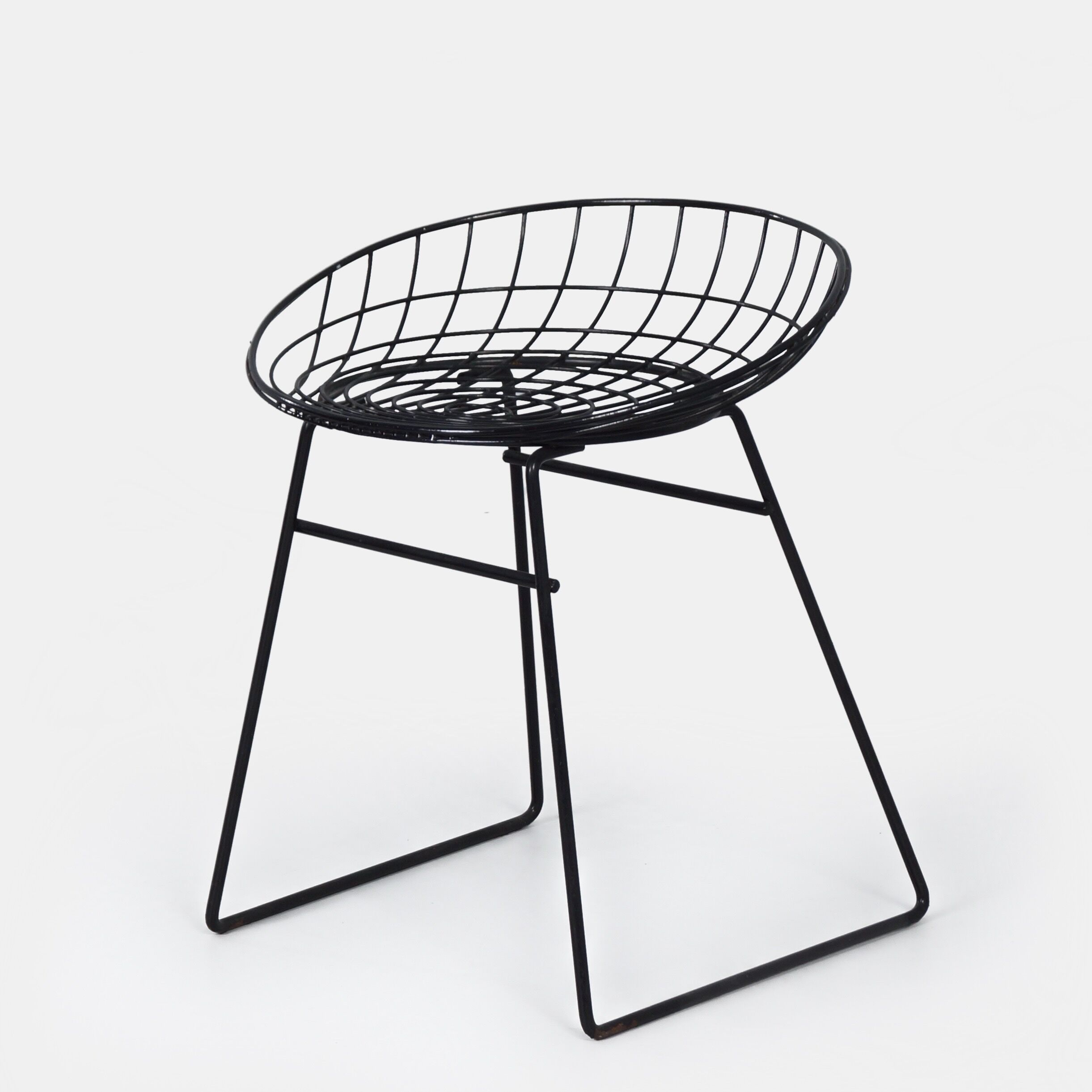 Black Pastoe KM05 wire stool – Braakman & Dekker
