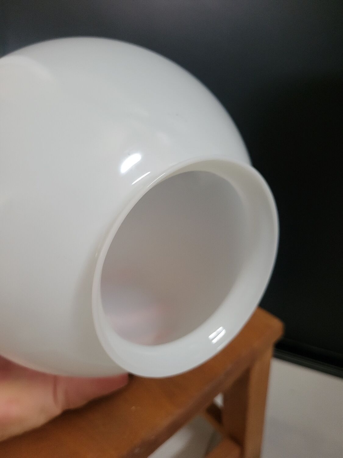 Opaque opaline globe