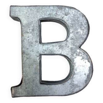 Lettre B en zinc