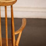 Set of 2 Windsor chairs with armrests.