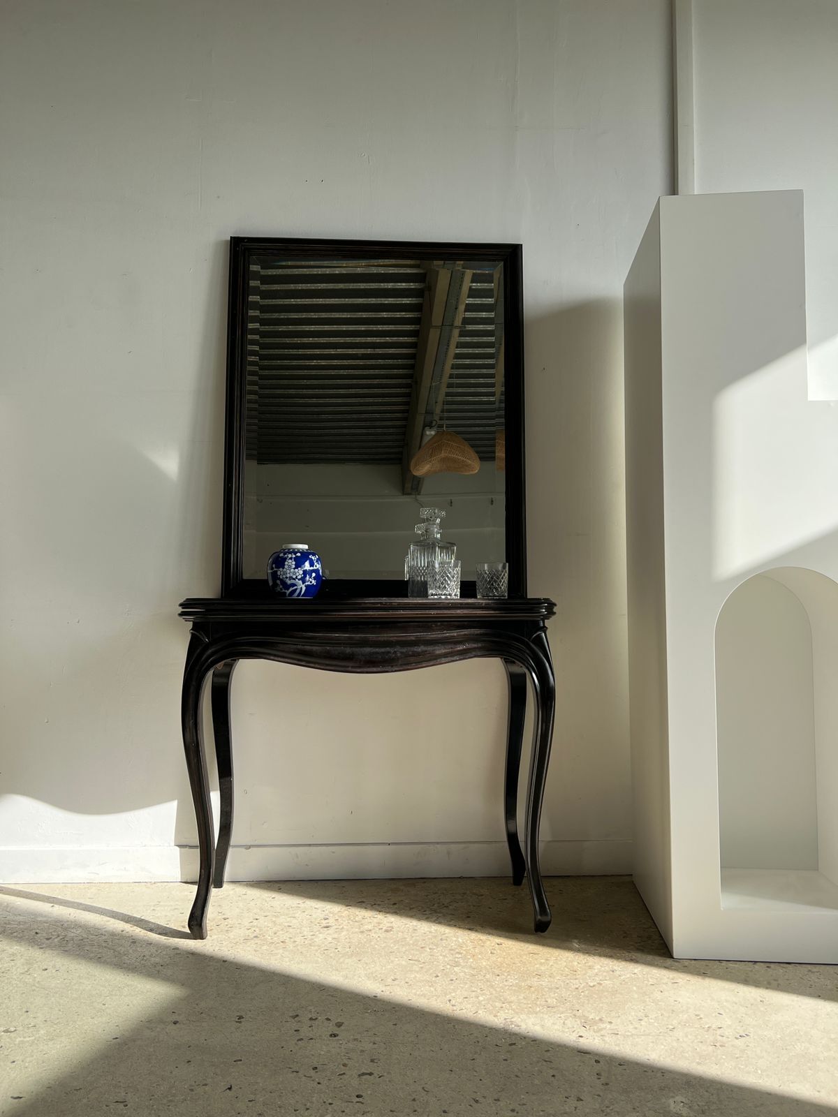 Rectangular mirror in molded blackened wood, beveled glass