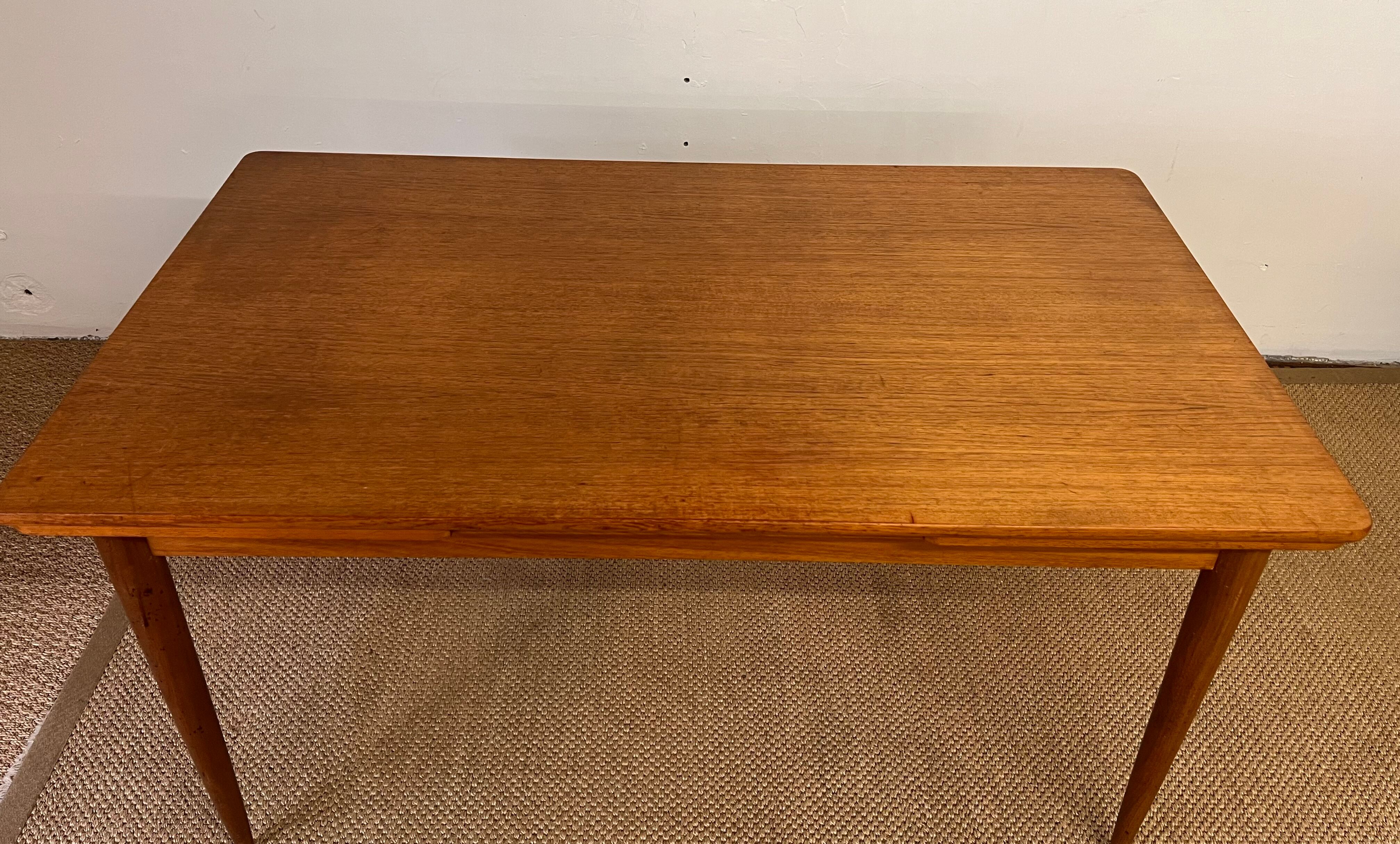 Vintage extendable table
