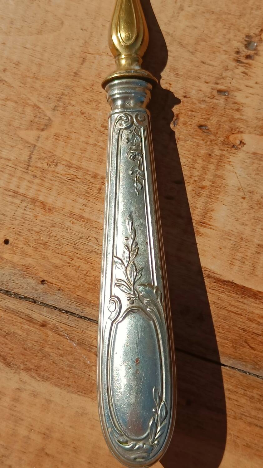 Old cake or pie server