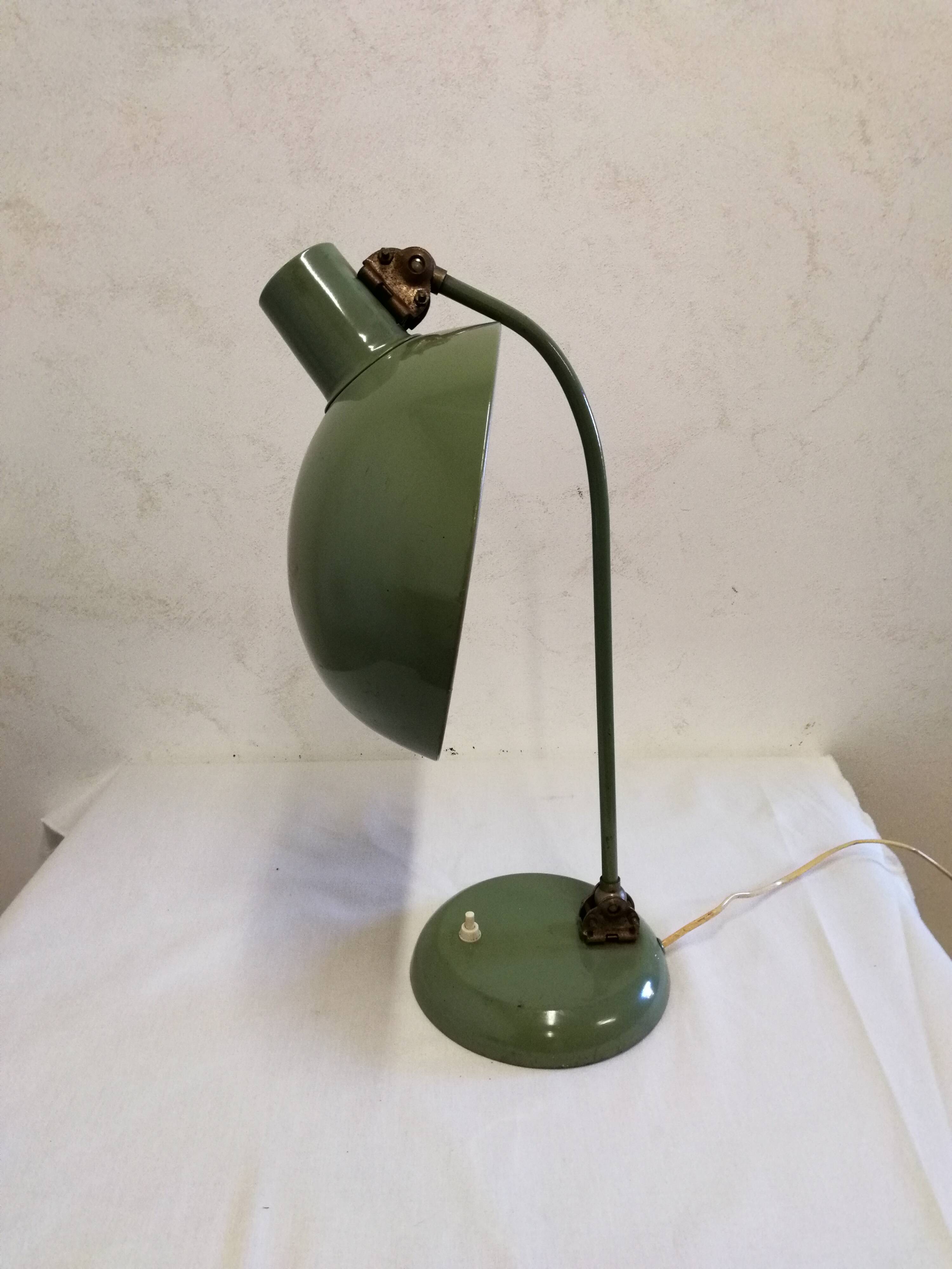 Industrial articulated desk lamp