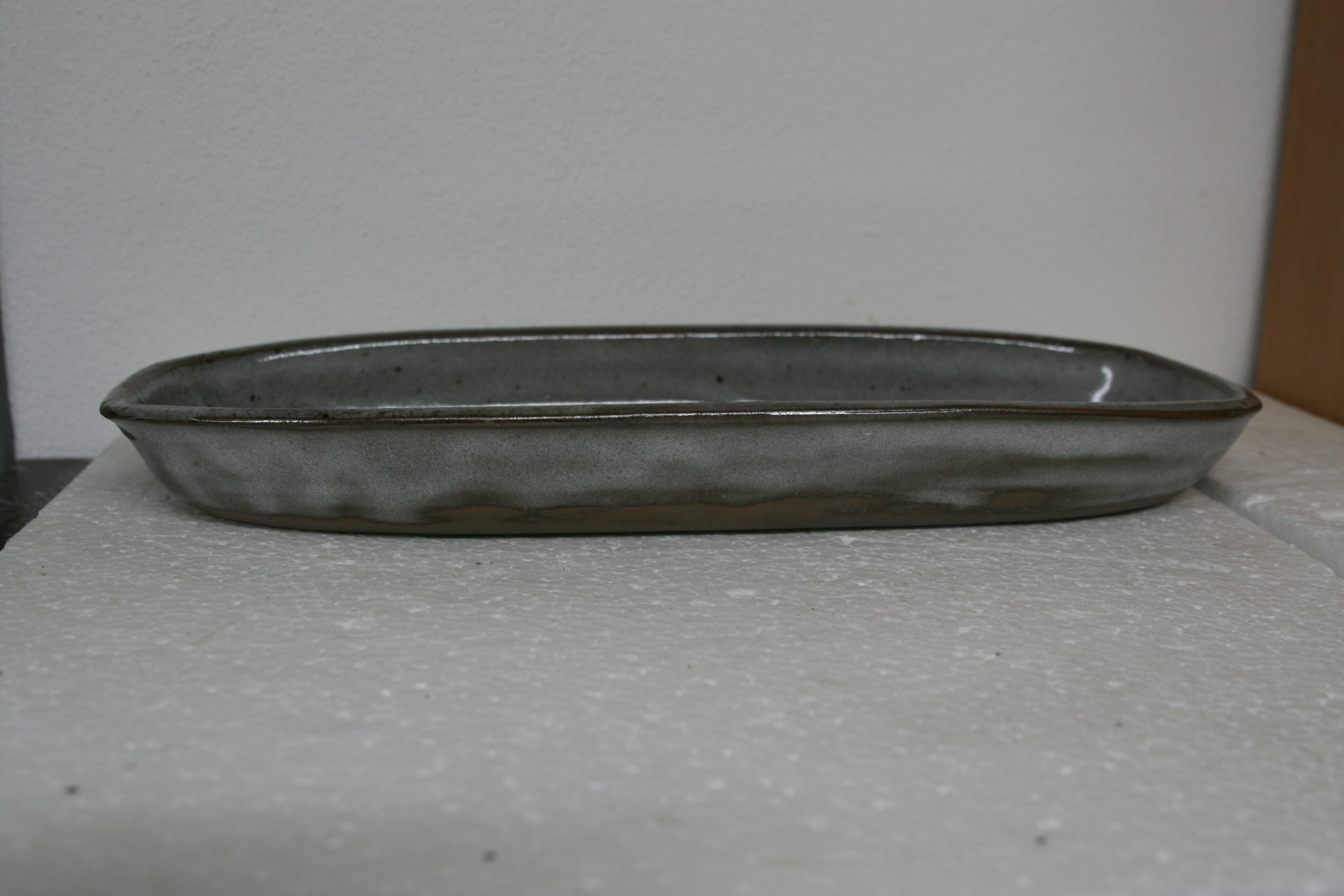 Flat in brown grey gres