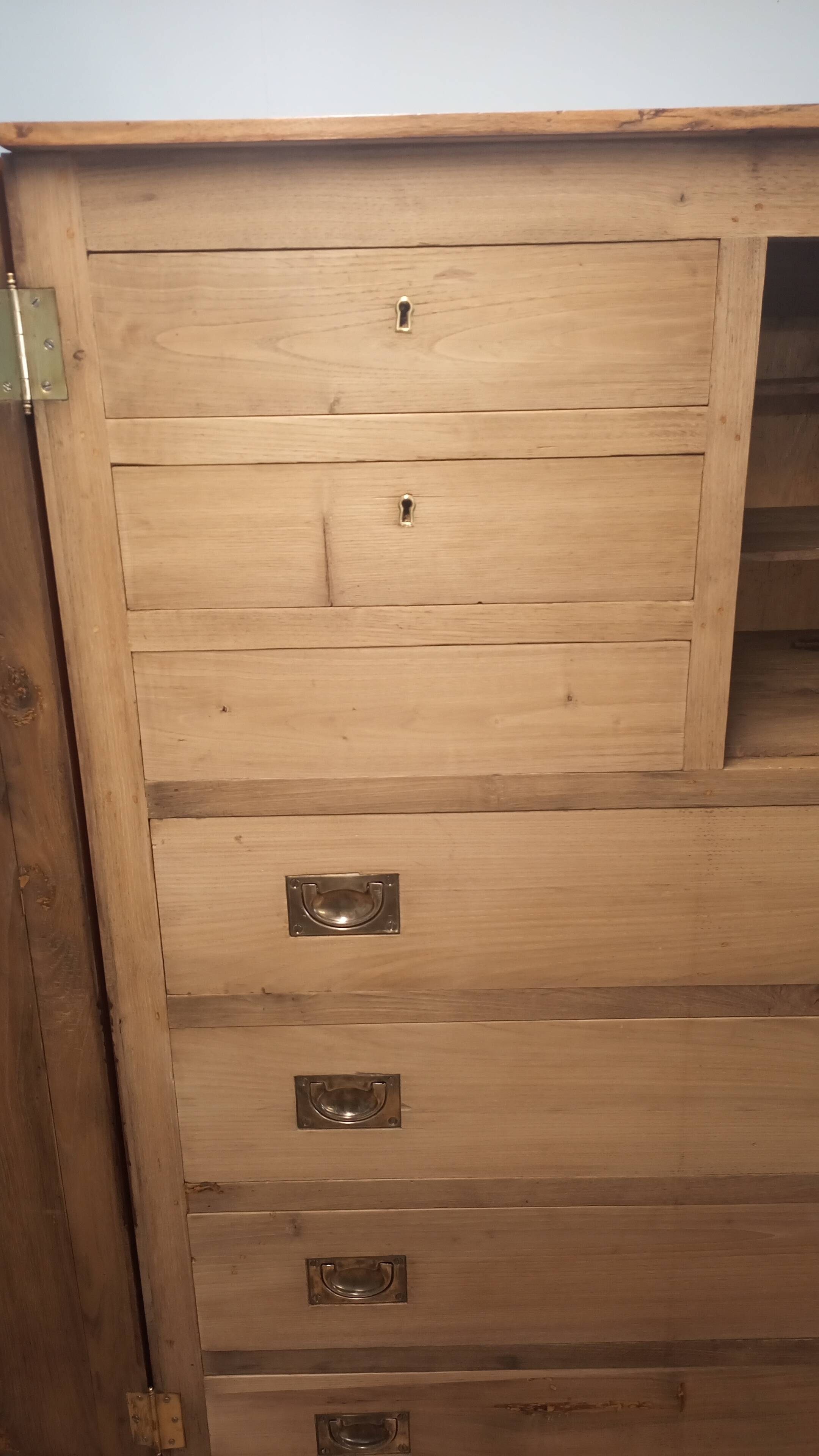 Armoire en noyer italien 1920