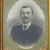 Ancien portait photo dans cadre doré 53 x59 cm, daté 1910