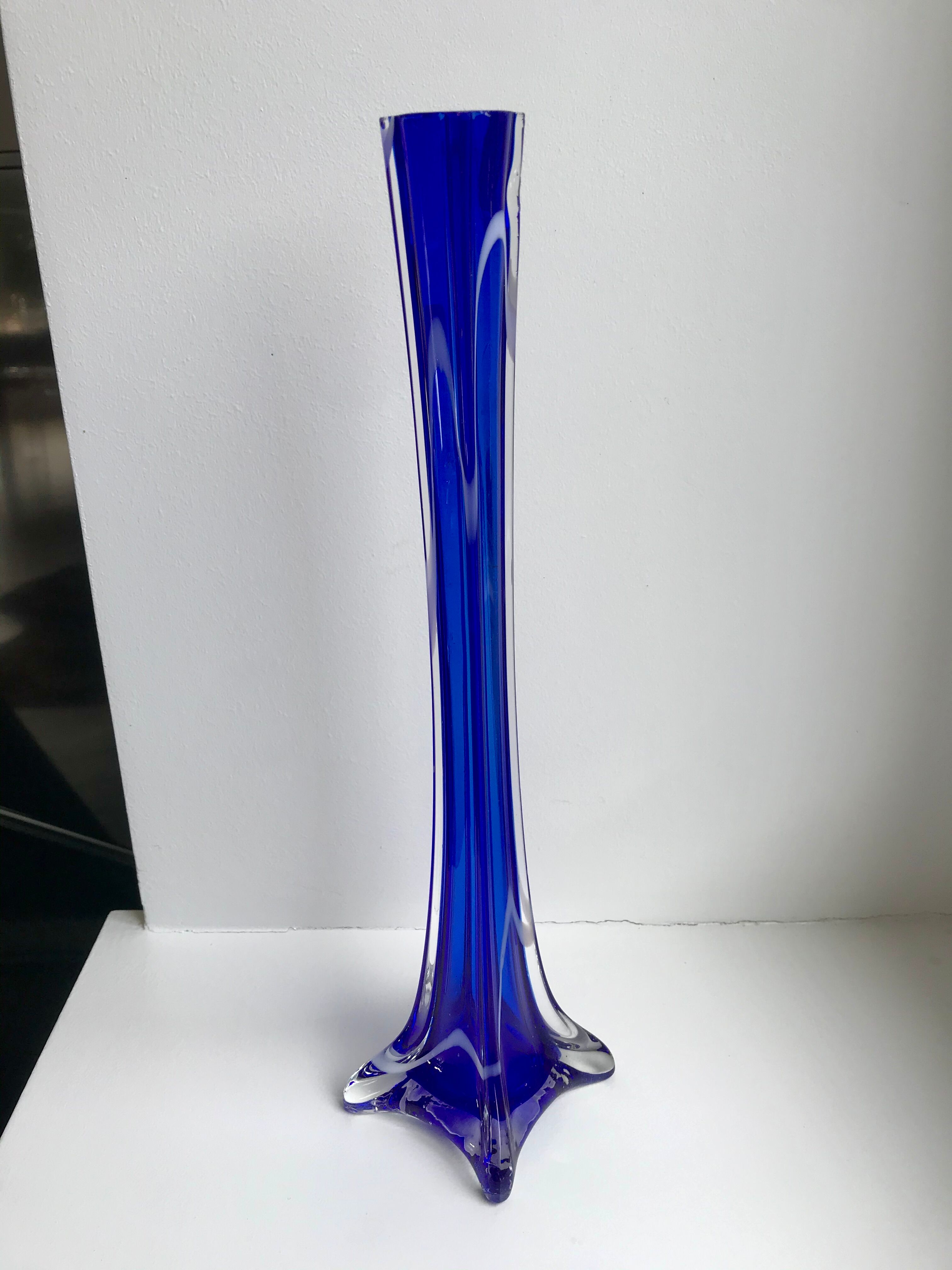 Vase en verre soufflé murano bleu roi années 70