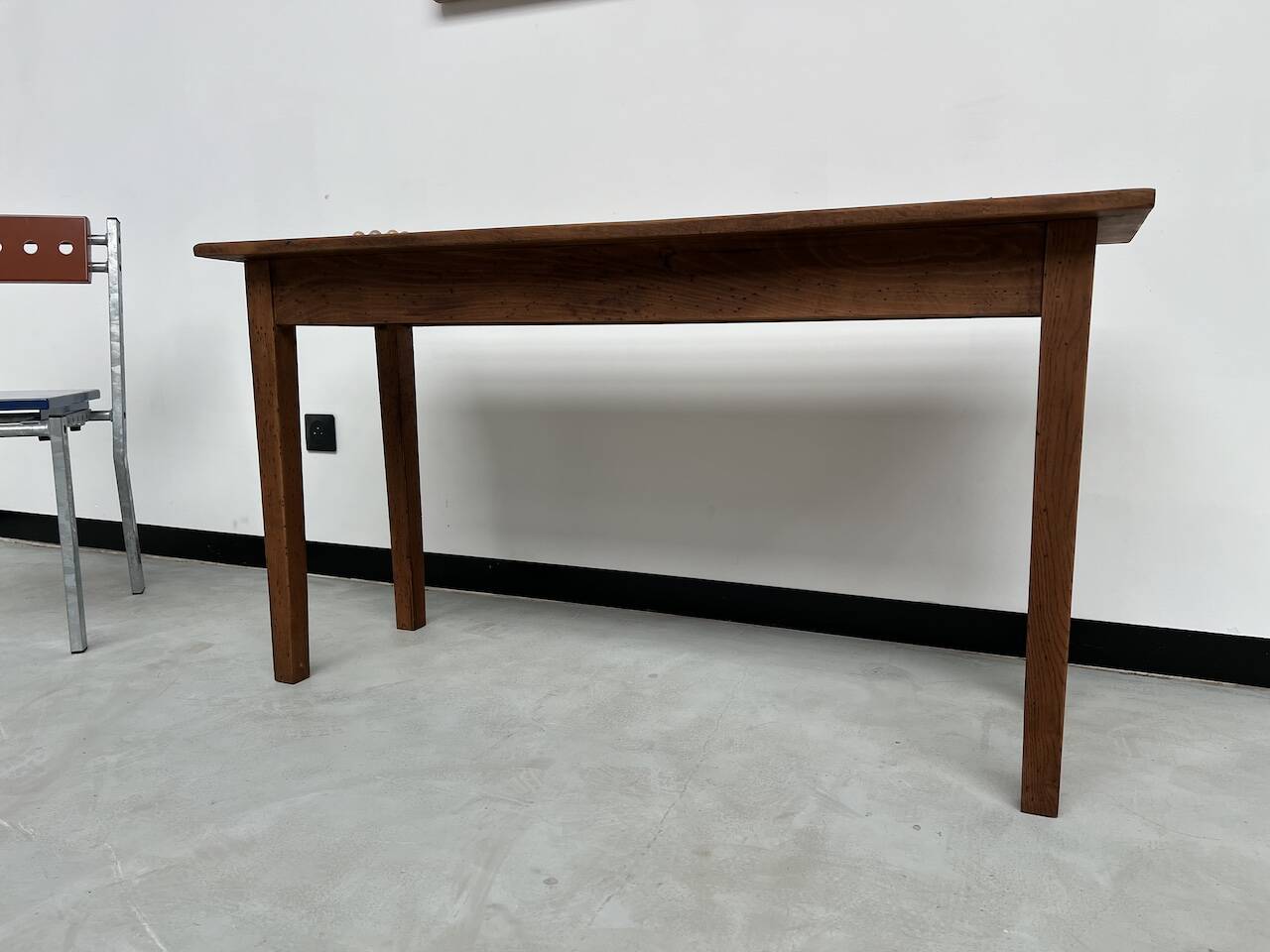 Small old console in solid oak, with spindle legs