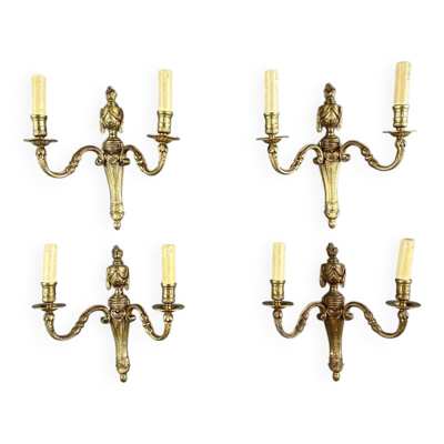 Suite de quatre appliques en bronze, style Louis XVI, XXe siècle