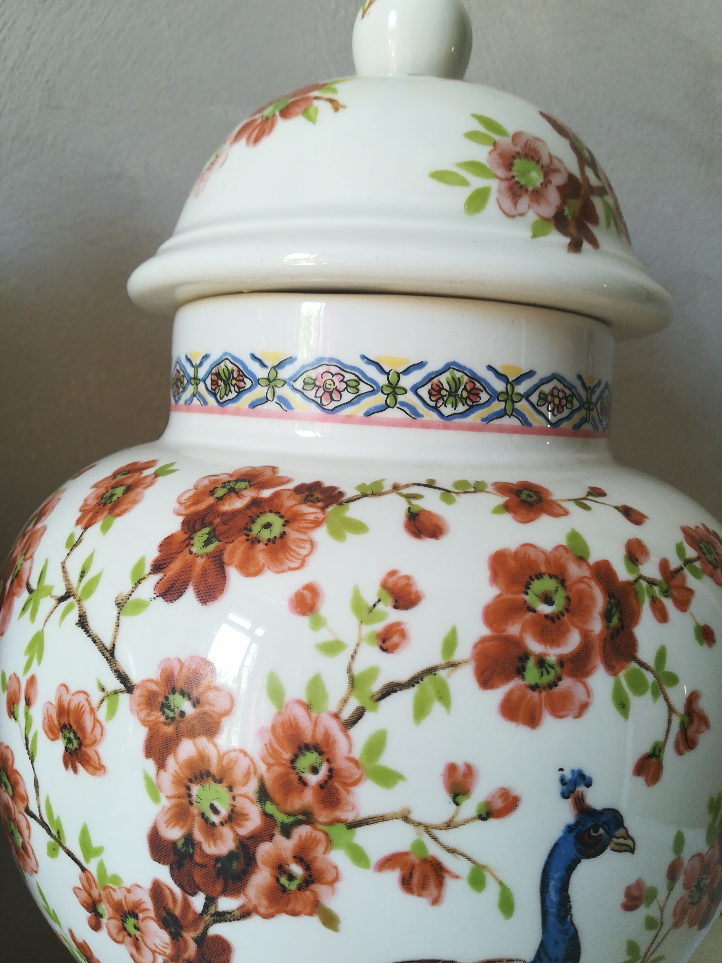 Pair of potiches in faience