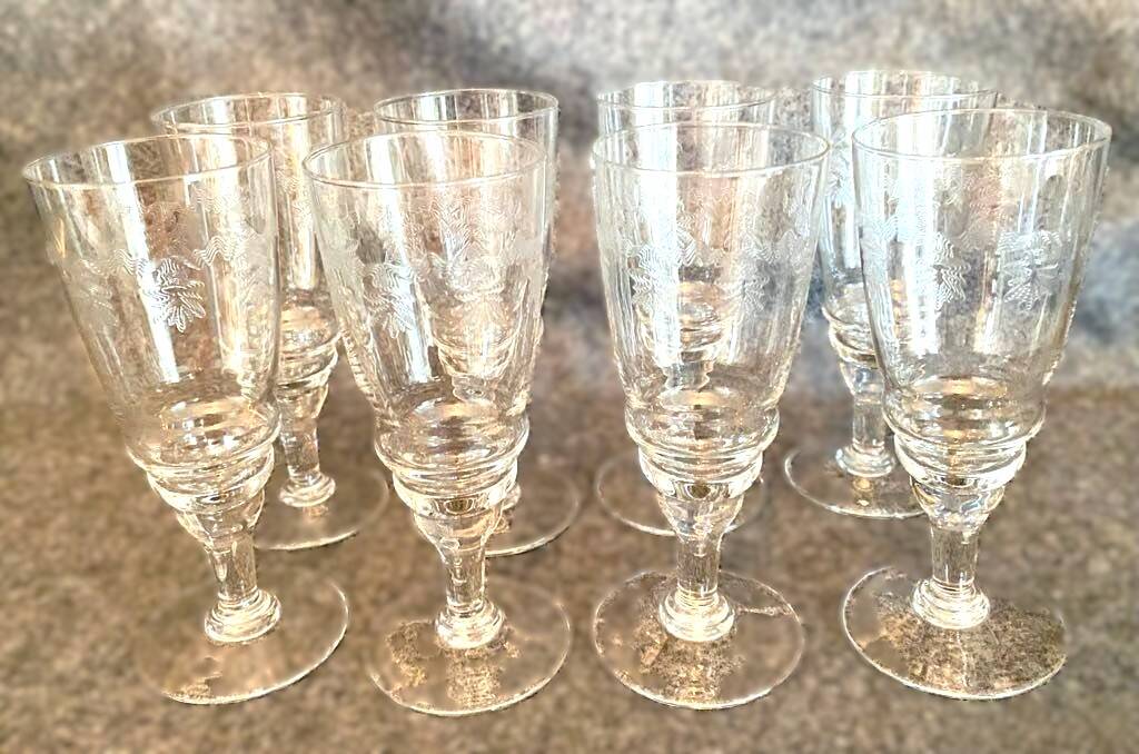 Set of 8 engraved crystal glasses from the 1970s