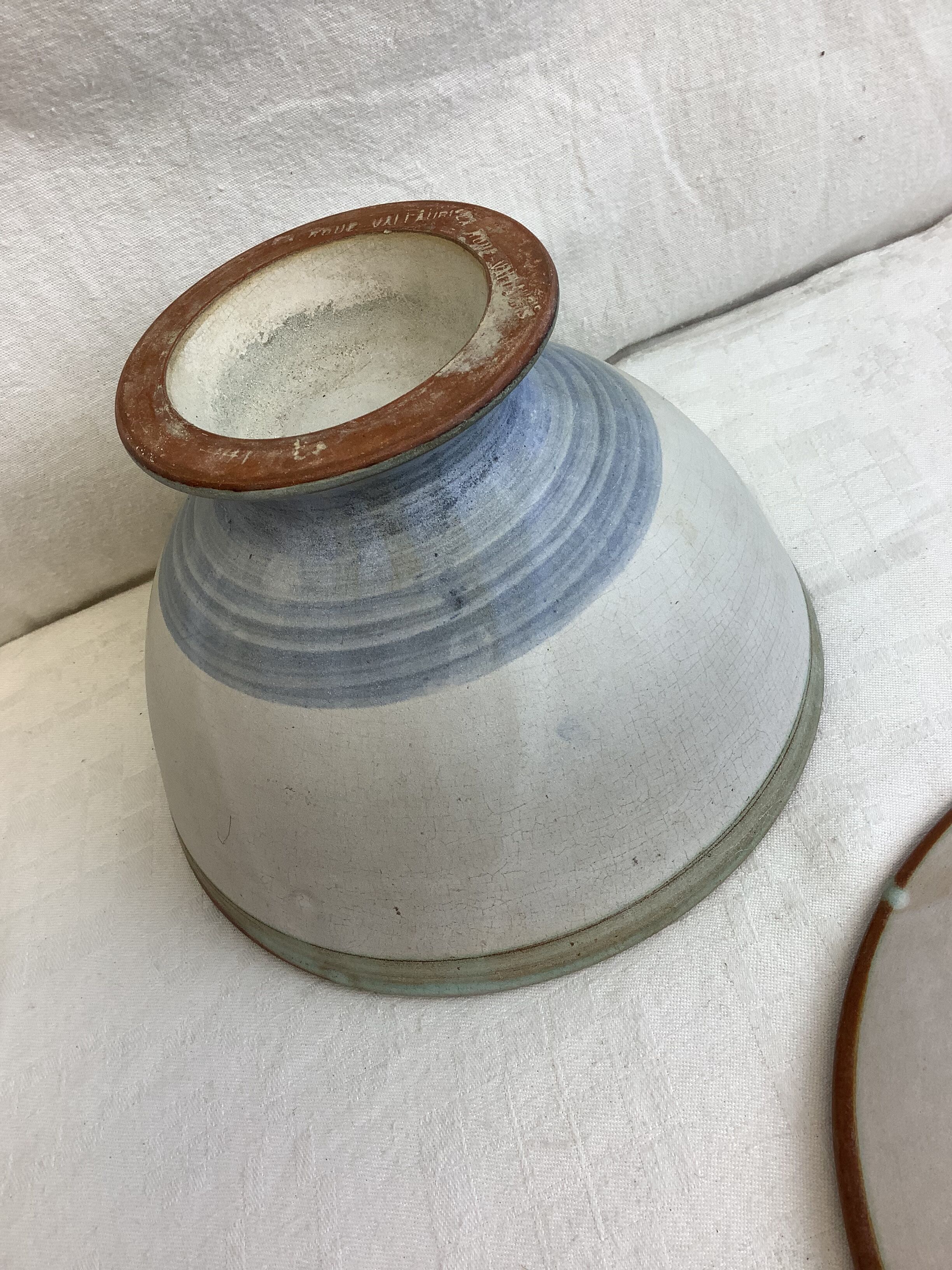 Duo of footed bowl and artisanal plate made in France Vallauris