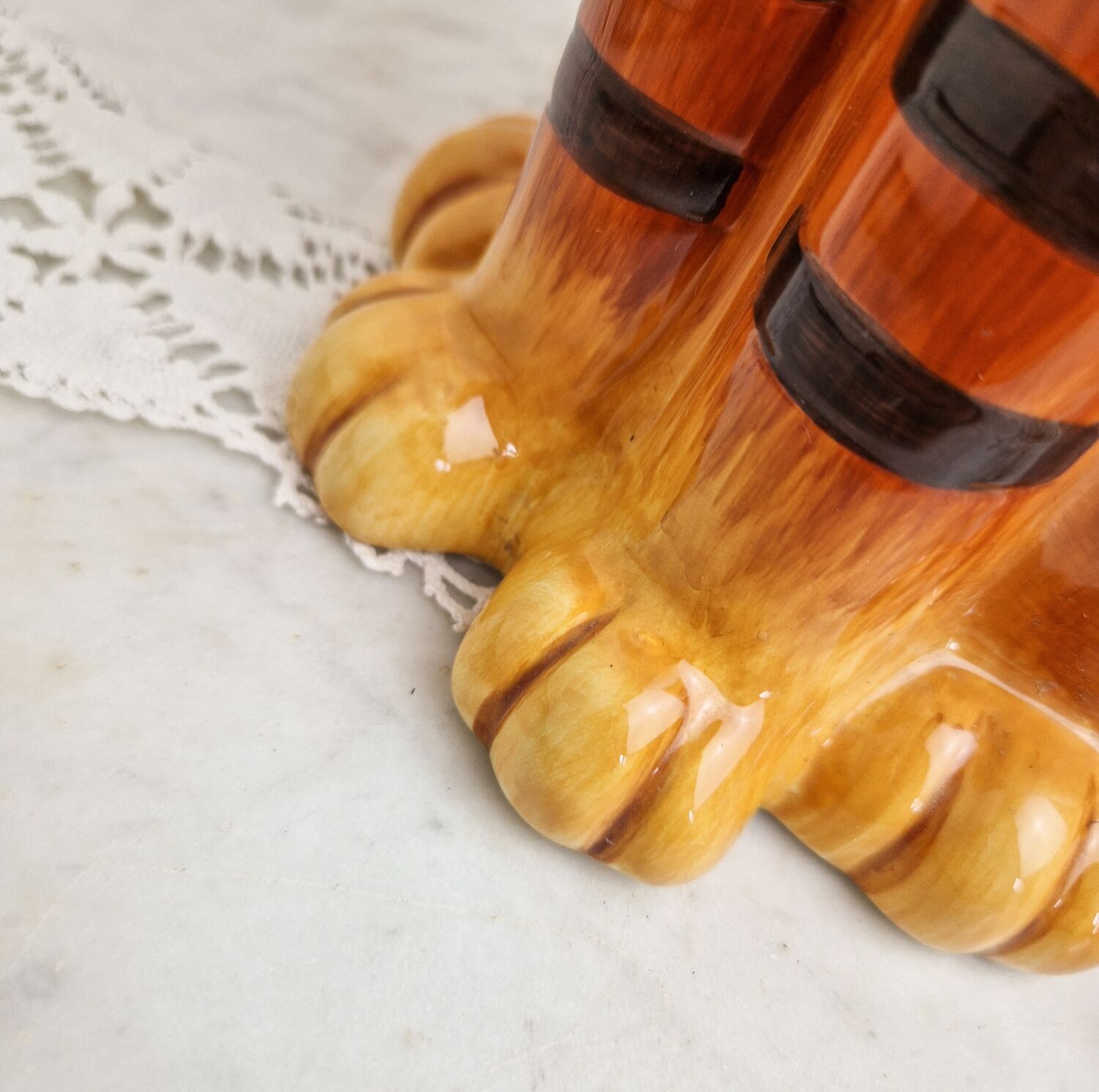 Cat cookie jar, ceramic cookie jar three vintage cats