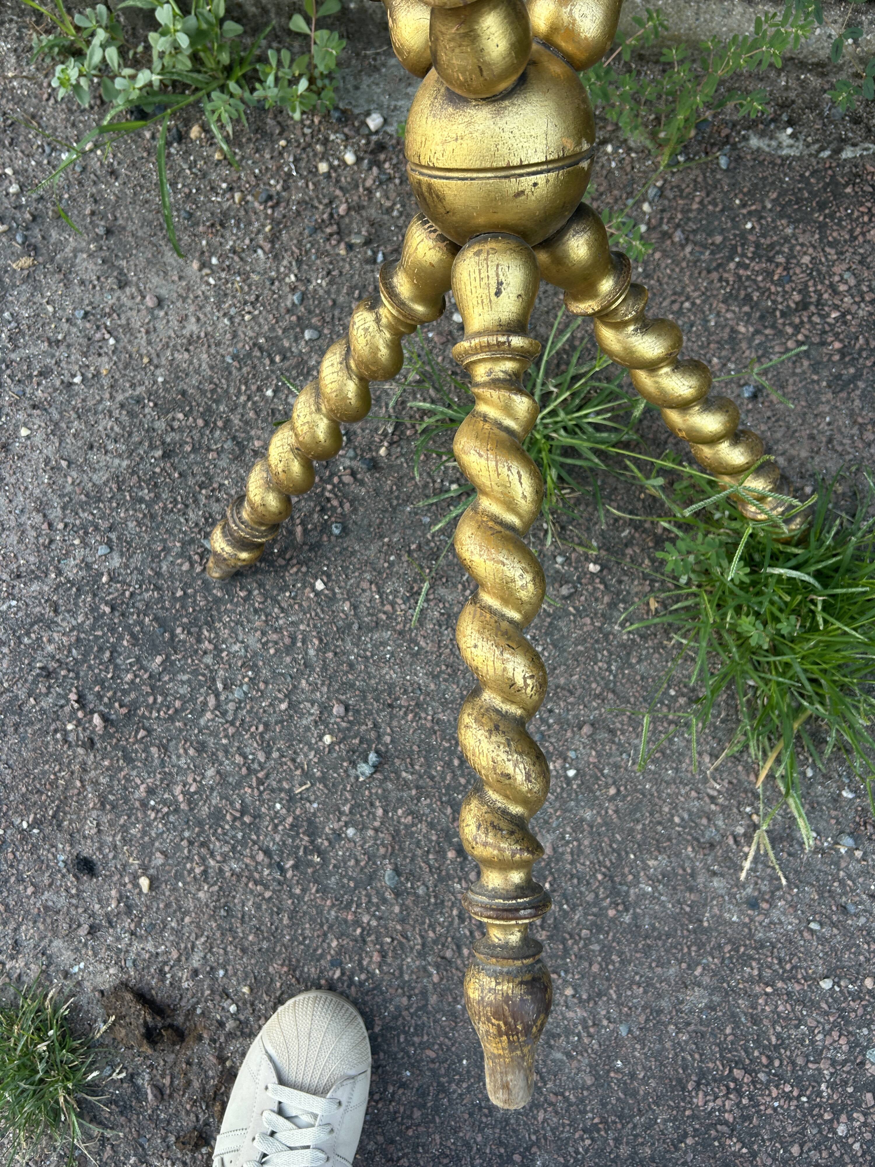 Louis XIII style gueridon, gilded legs, trilobed top.