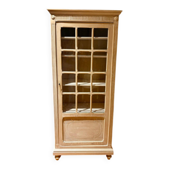 Armoire vitrée parisienne