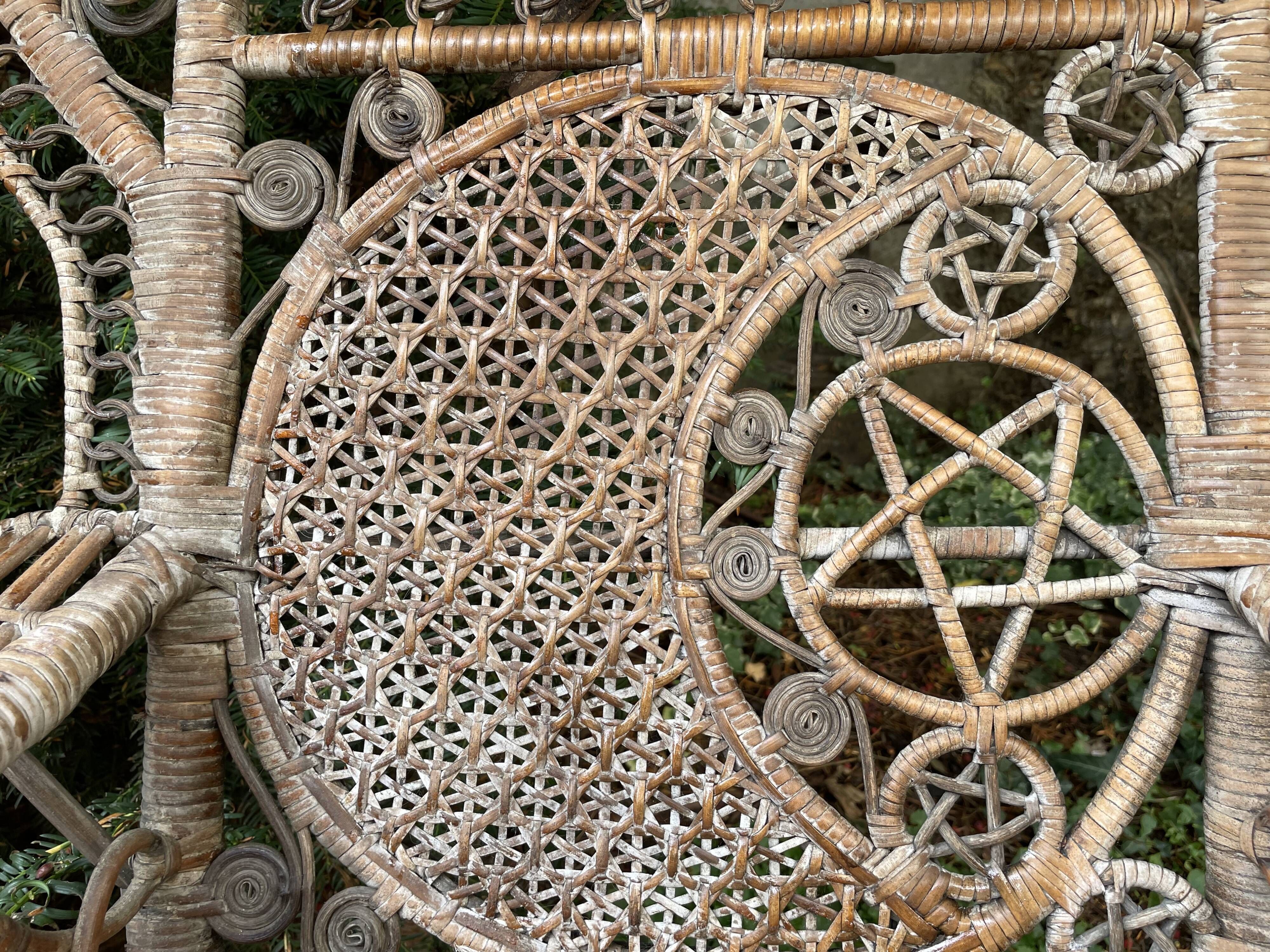 Paire de fauteuils anciens en rotin