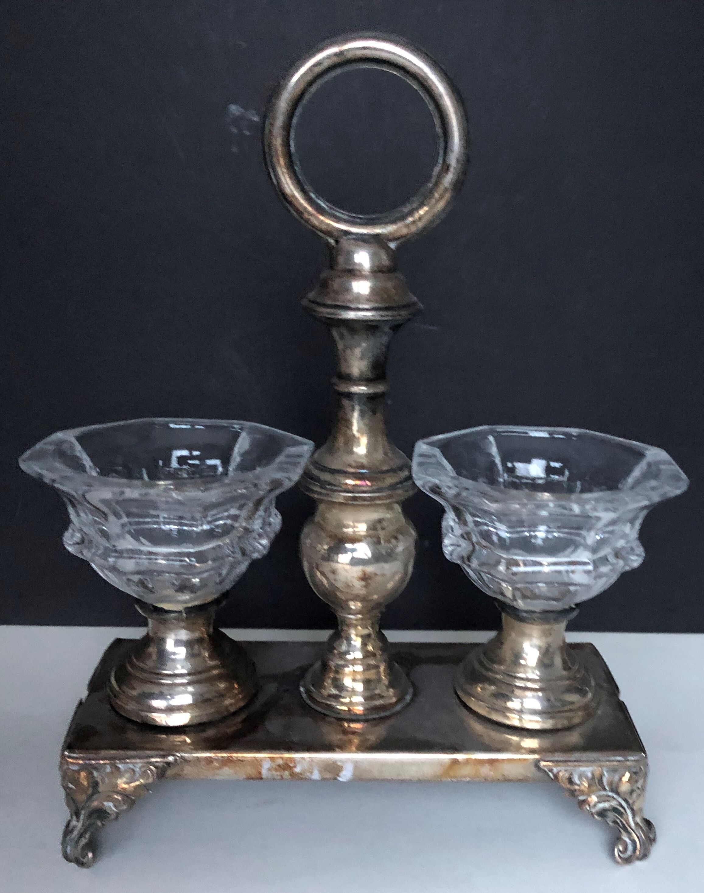 Salt shaker in silver metal and Baccarat crystal