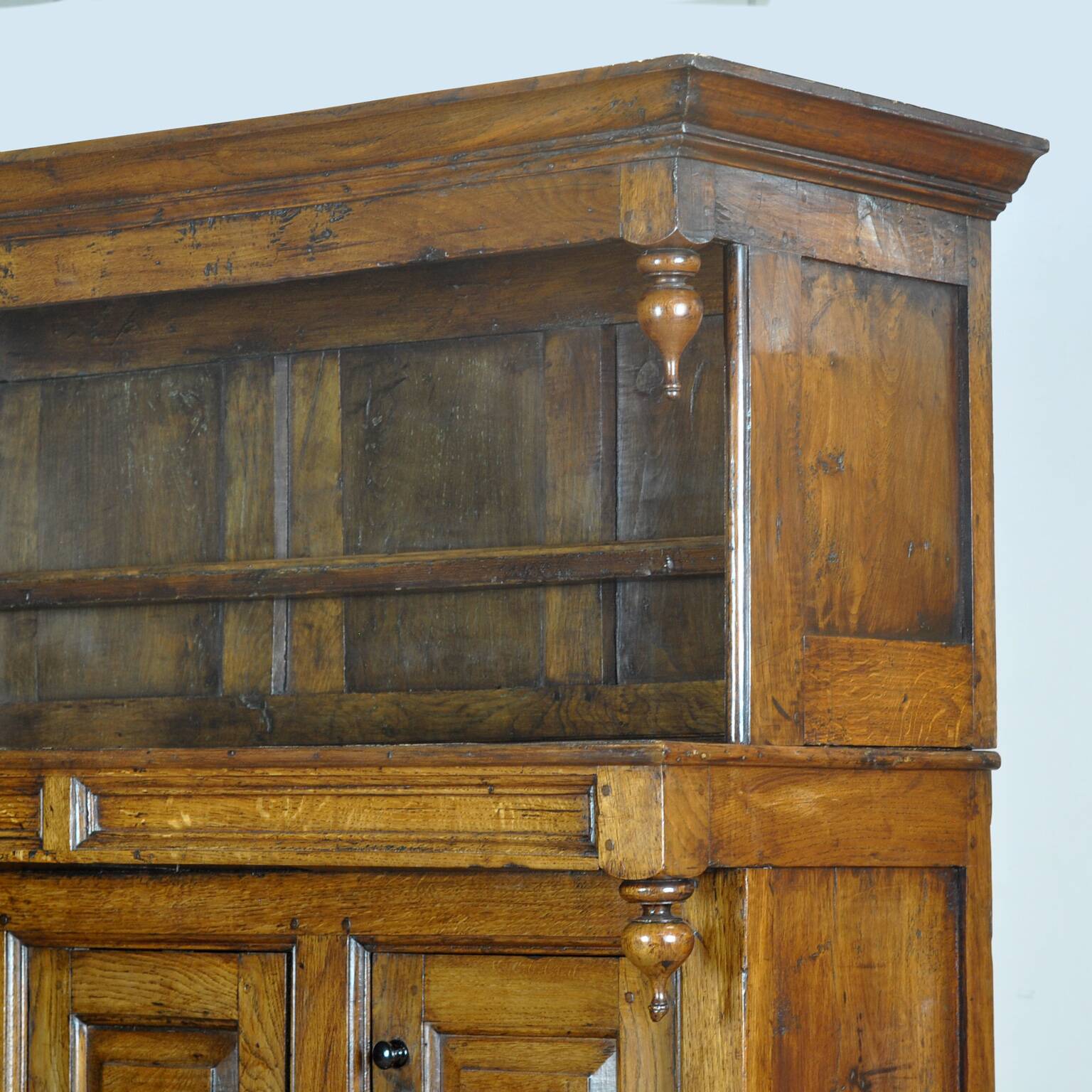Oak tridarn cabinet, circa 1710