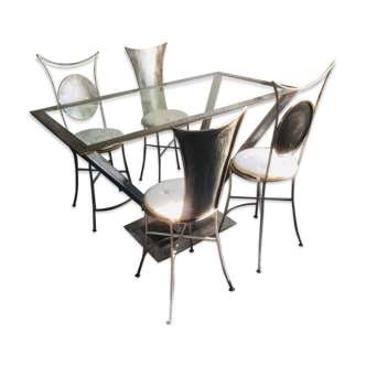 Table en acier brute de ponçage avec 4 chaises