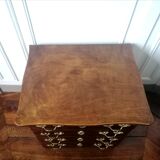 English-style chest of drawers