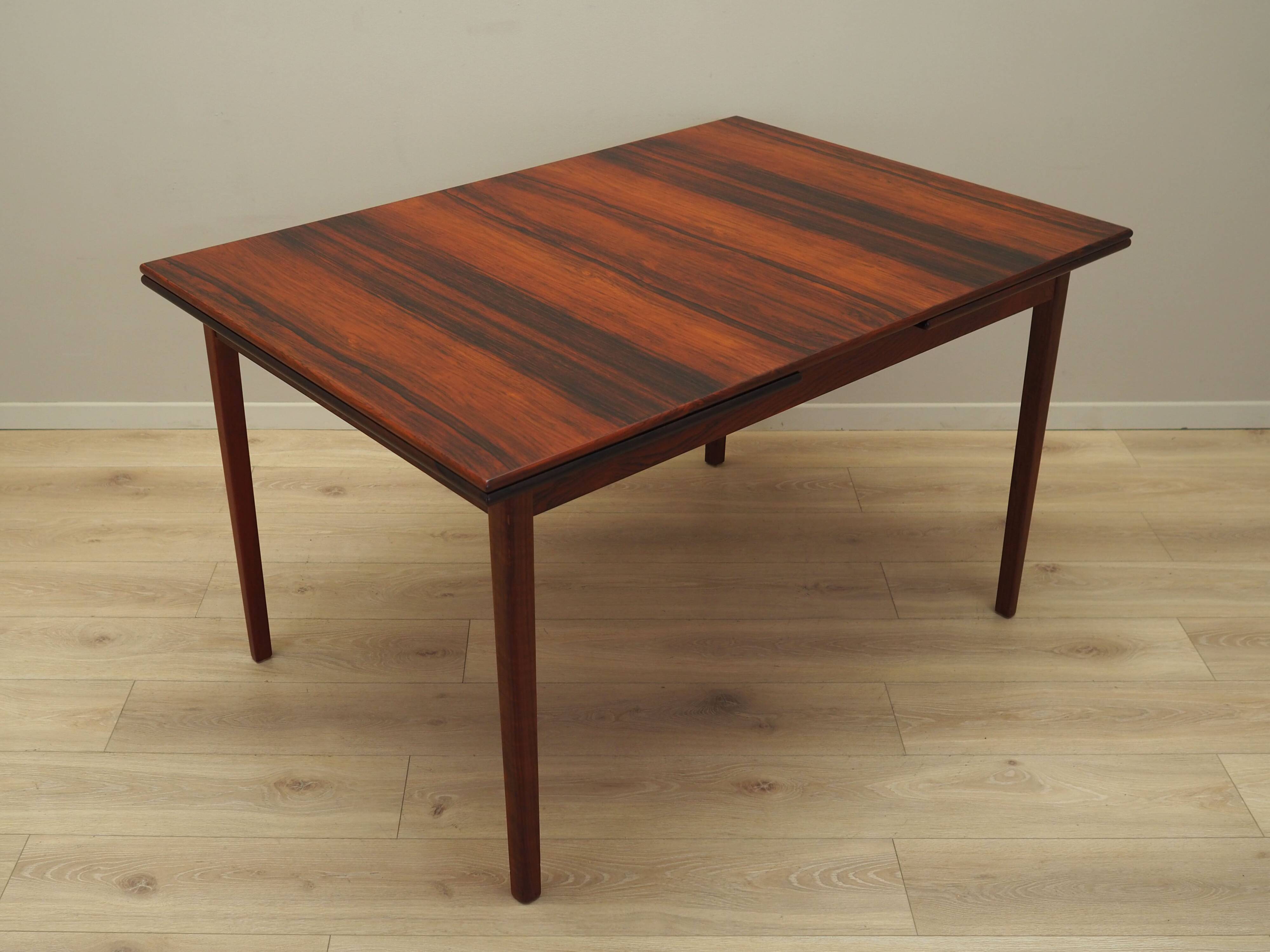 Table en palissandre, design danois, années 1970, production : Danemark