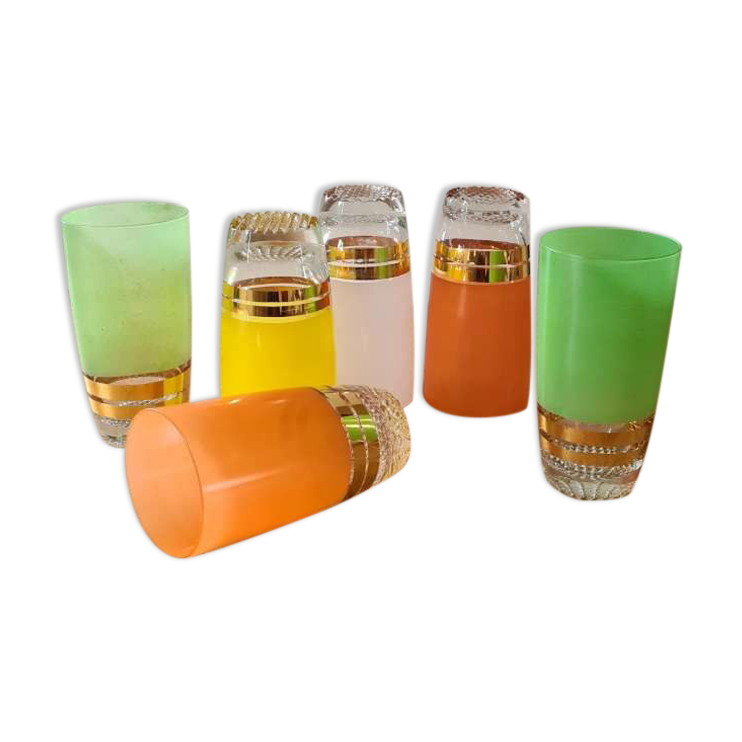 Service 6 glasses to orangeade 50s