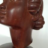 Buste en bois jeune fille aux macarons 30'